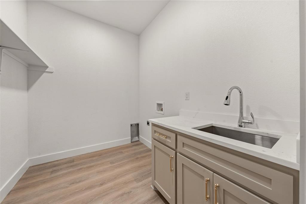 Robinson, Texas, 76706, United States, 4 Bedrooms Bedrooms, ,4 BathroomsBathrooms,Residential,For Sale,1981633