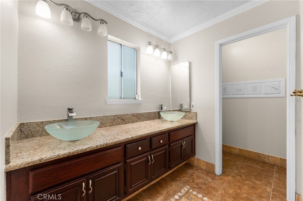 Redlands, California, 92373, United States, 4 Bedrooms Bedrooms, ,4 BathroomsBathrooms,Residential,For Sale,1995131