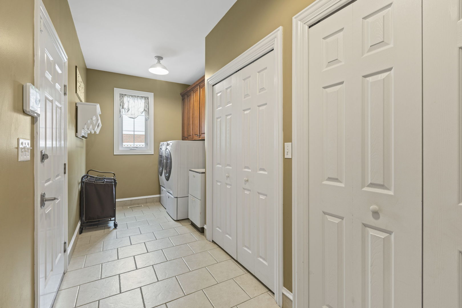 Prospect Heights, Illinois, 60070, United States, 4 Bedrooms Bedrooms, ,4 BathroomsBathrooms,Residential,For Sale,1940157