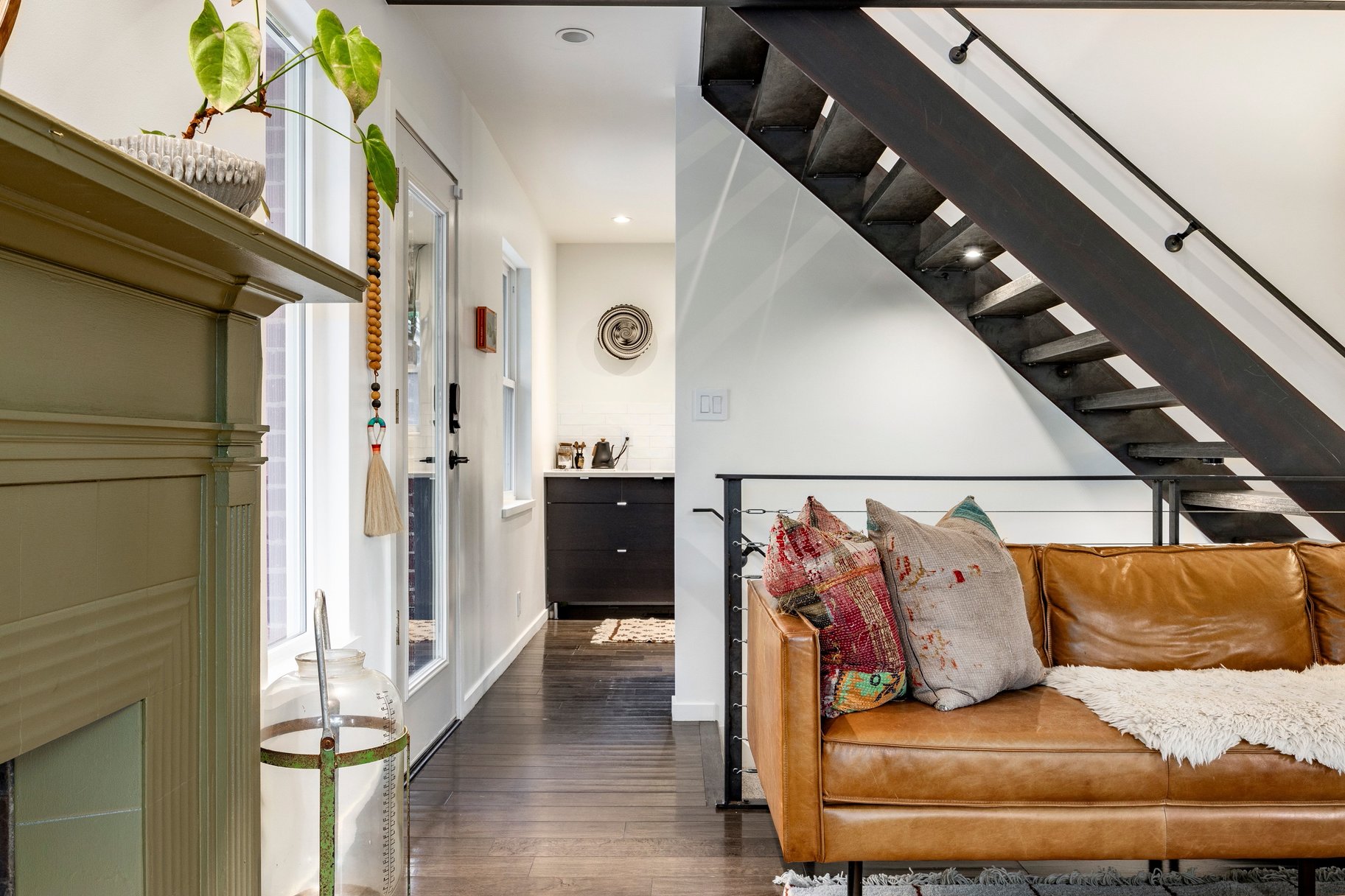  Spacious Millcreek Bungalow with Expansive Backyard & 2-Car Garage - 物件實景