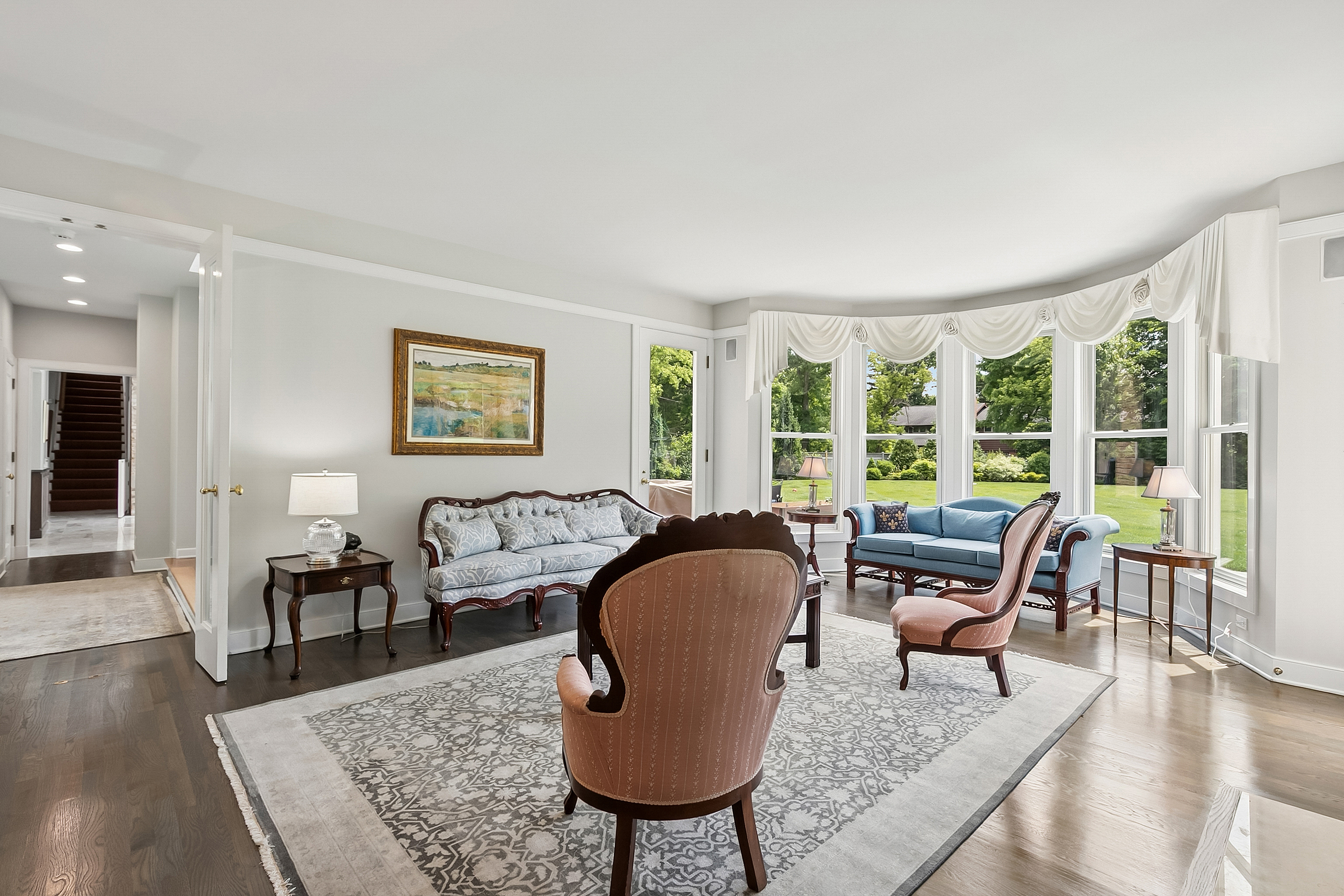  Timeless Architecture, Exceptional Privacy, and Beautifully Landscaped Grounds - 物件實景