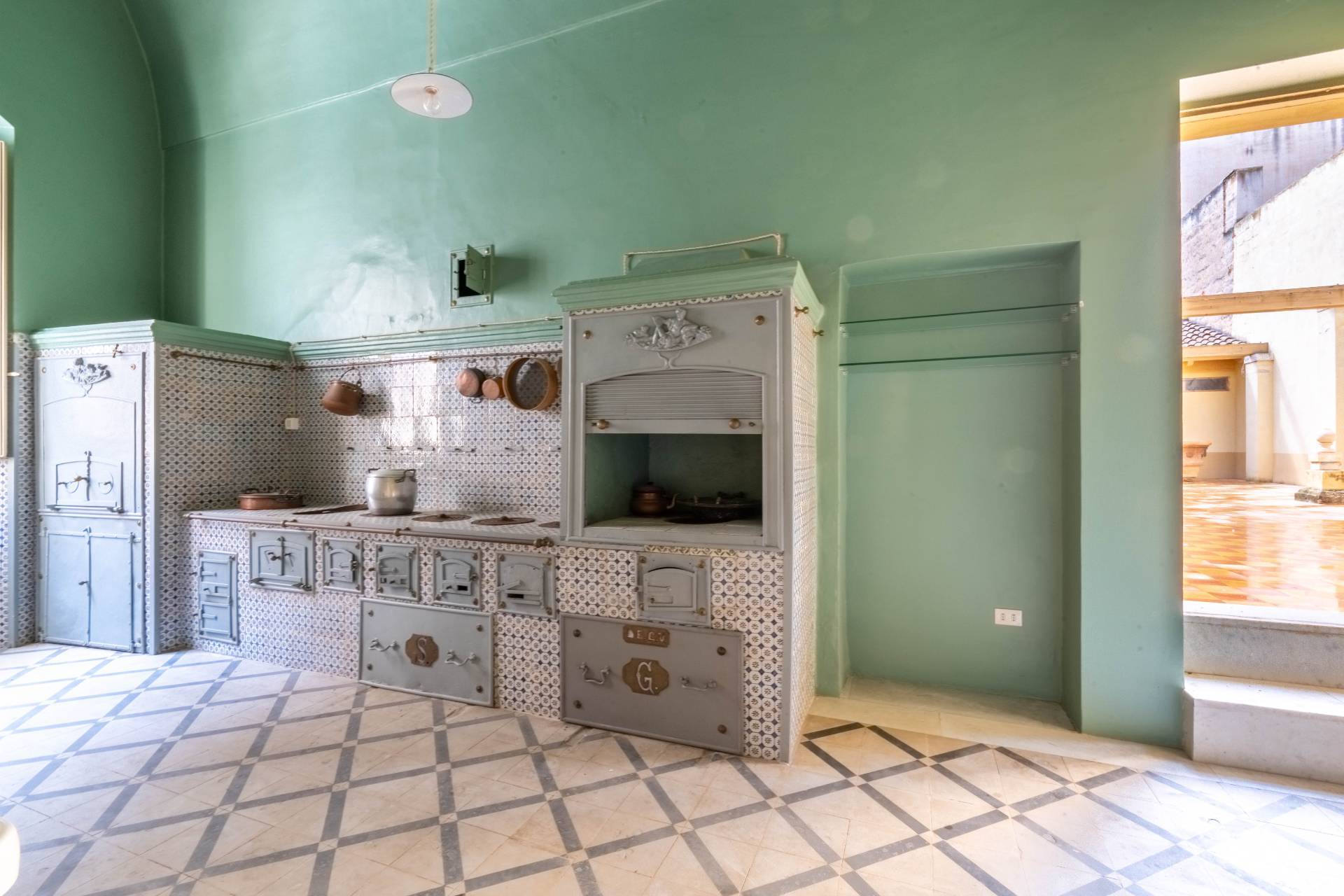 Piazza Anime / Corso Roma, Brindisi, Brindisi, 72100, IT, 8 Bedrooms Bedrooms, ,2 BathroomsBathrooms,Residential,For Sale,Piazza Anime / Corso Roma,1629554