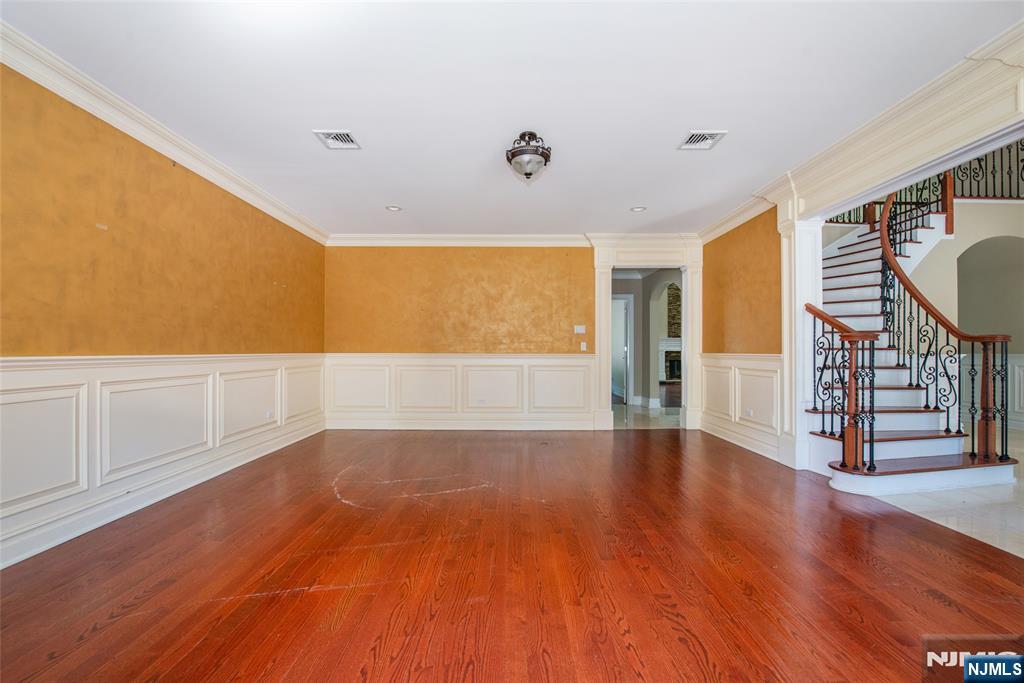 Paramus, New Jersey, 07652, United States, 6 Bedrooms Bedrooms, ,6 BathroomsBathrooms,Residential,For Sale,1947985