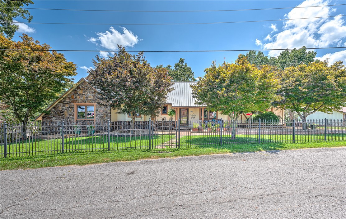 Rogers, Arkansas, 72756, United States, 4 Bedrooms Bedrooms, ,3 BathroomsBathrooms,Residential,For Sale,1901951