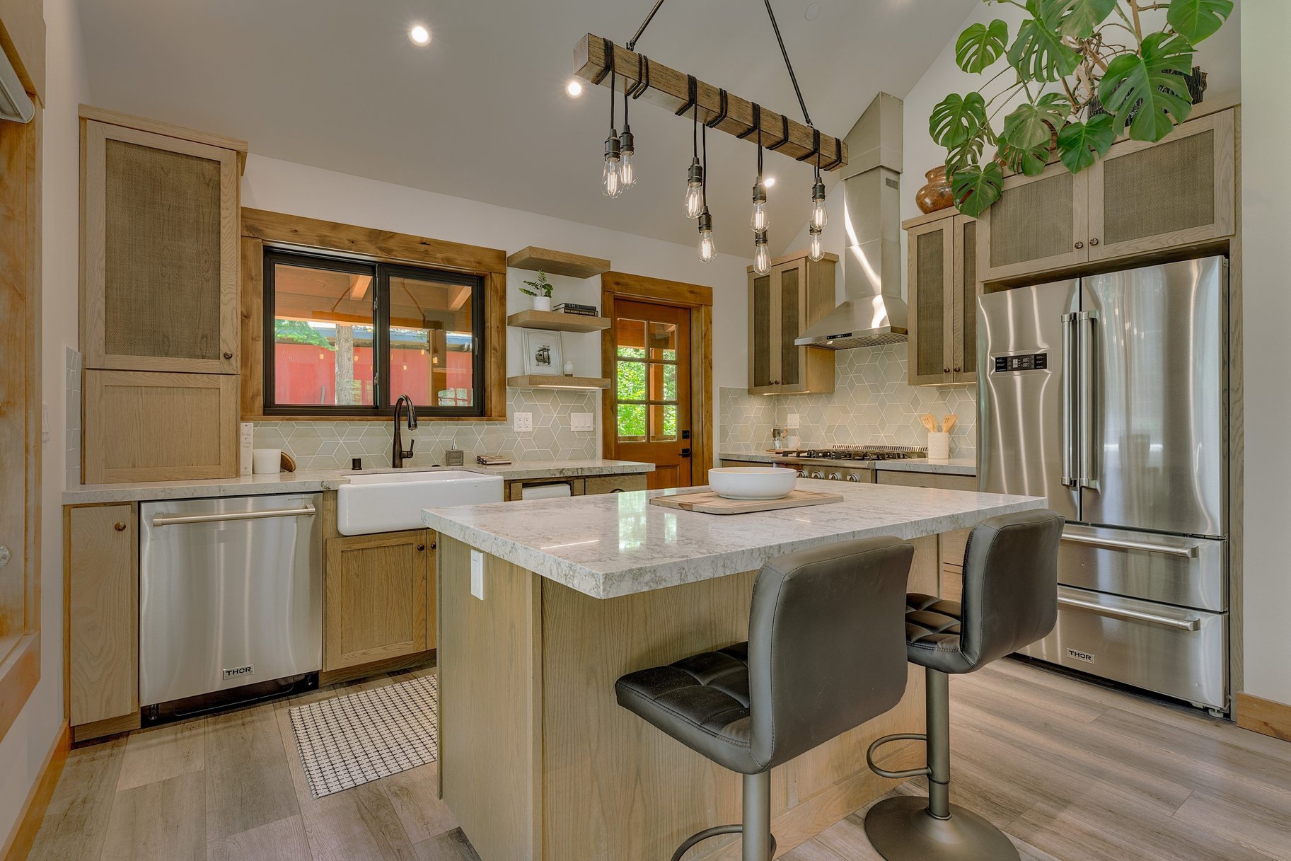  Charming Craftsman Style Chalet - 物件實景