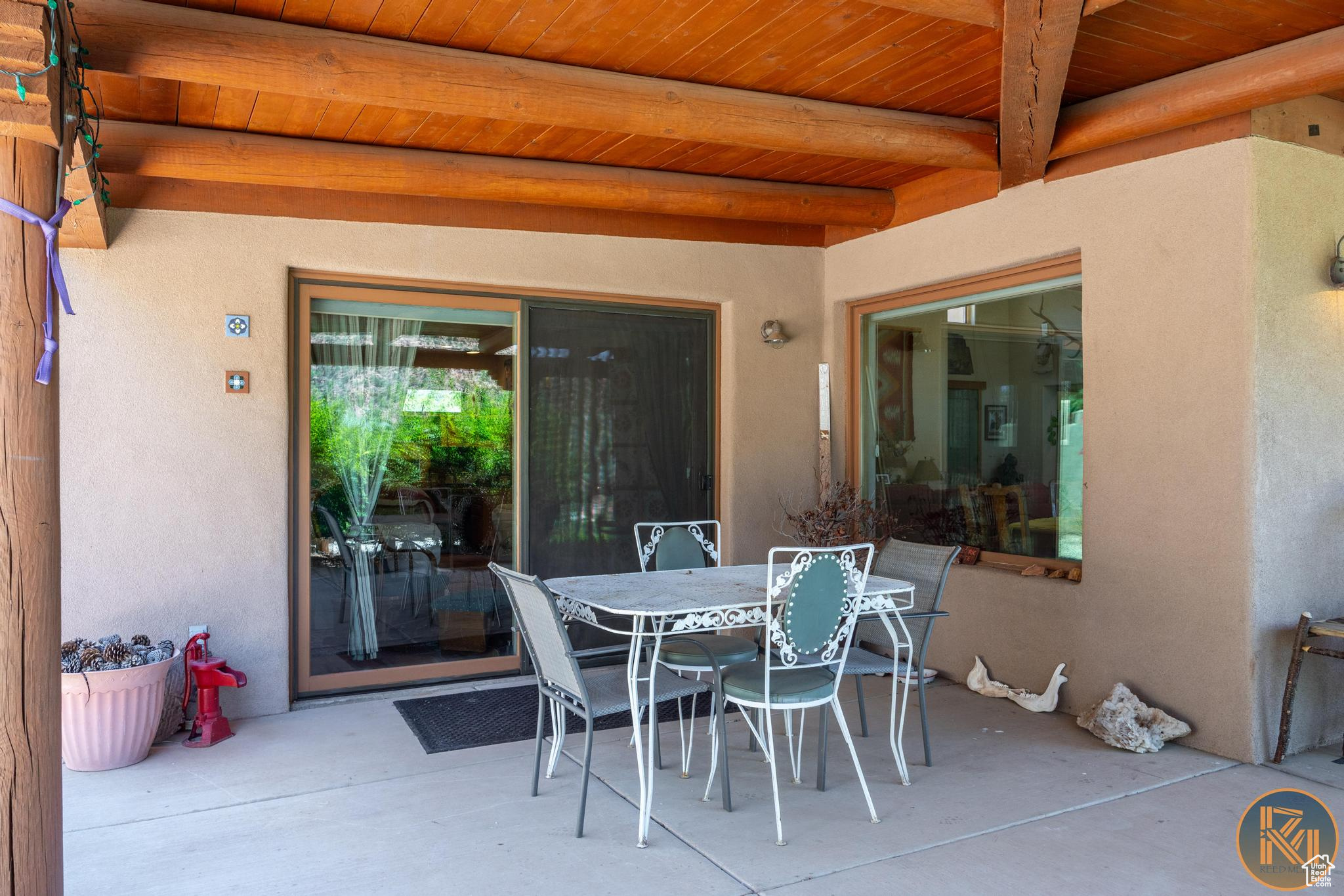 Kanab, Utah, 84741, United States, 2 Bedrooms Bedrooms, ,3 BathroomsBathrooms,Residential,For Sale,1903679