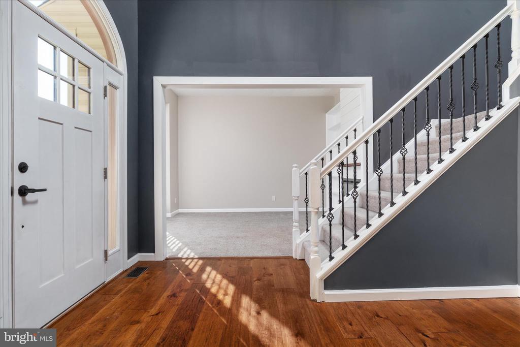 Winchester, Virginia, 22602, United States, 5 Bedrooms Bedrooms, ,5 BathroomsBathrooms,Residential,For Sale,2039774