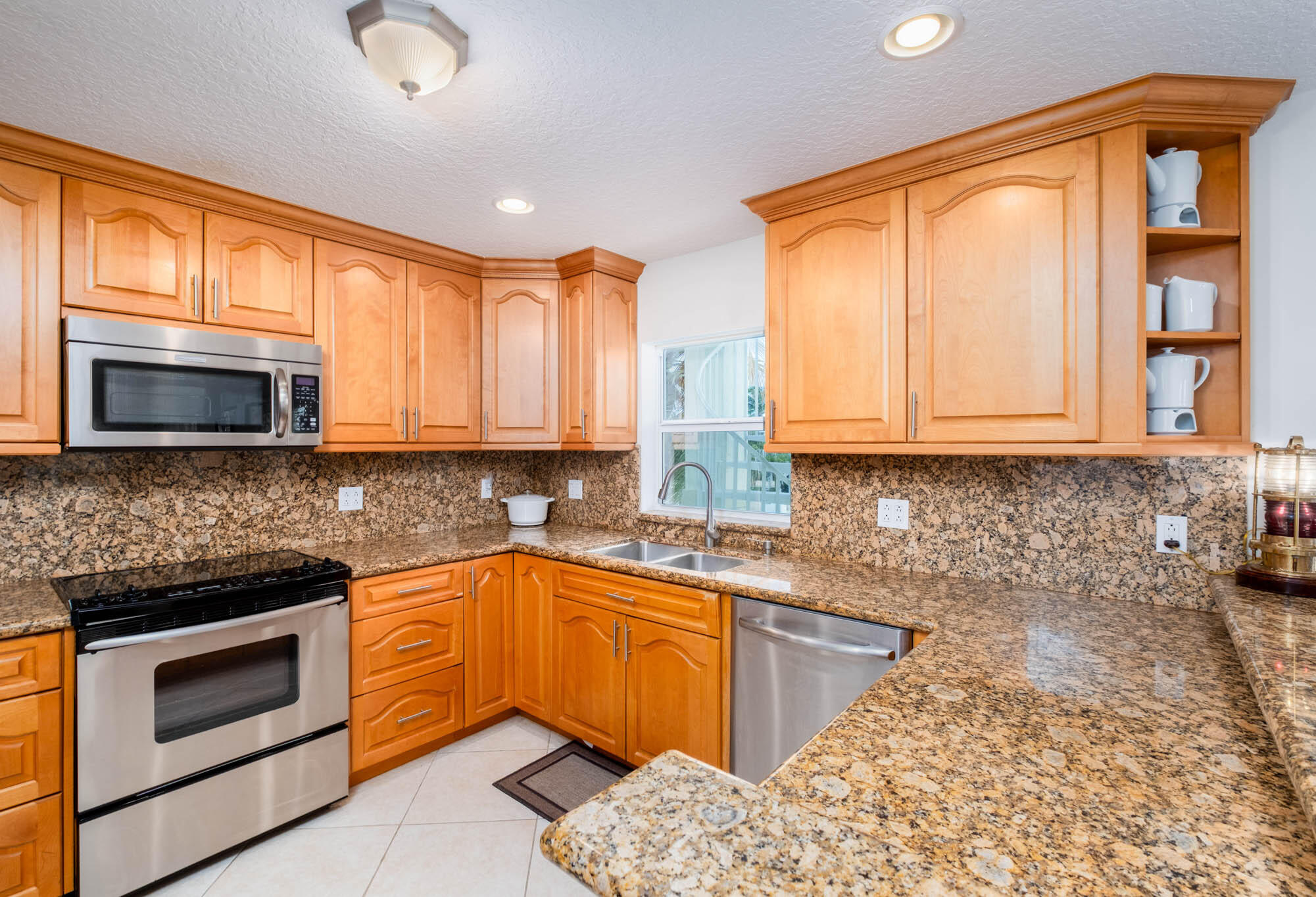 ISLAMORADA, Florida, 33036, United States, 3 Bedrooms Bedrooms, ,2 BathroomsBathrooms,Residential,For Sale,1987707