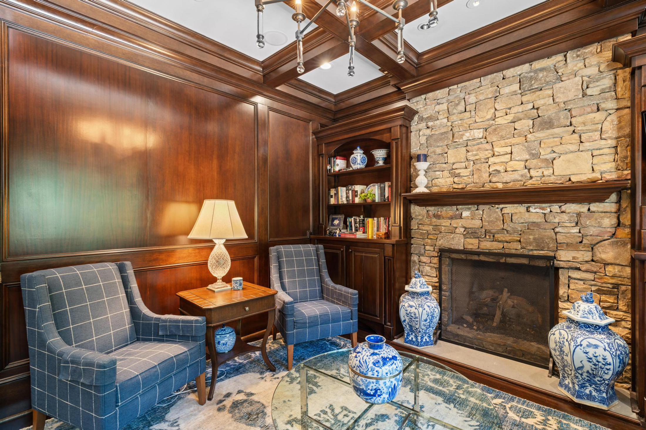  Sophisticated Newer Custom-built Home in Desirable Garden Hills - 物件實景