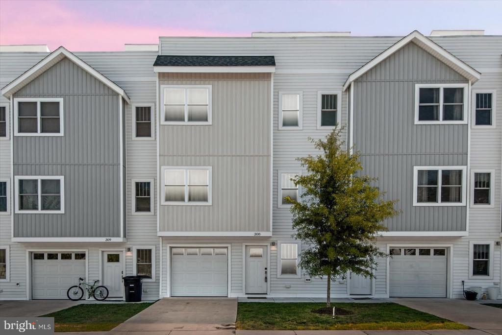 Colonial Beach, Virginia, 22443, United States, 4 Bedrooms Bedrooms, ,4 BathroomsBathrooms,Residential,For Sale,1898525