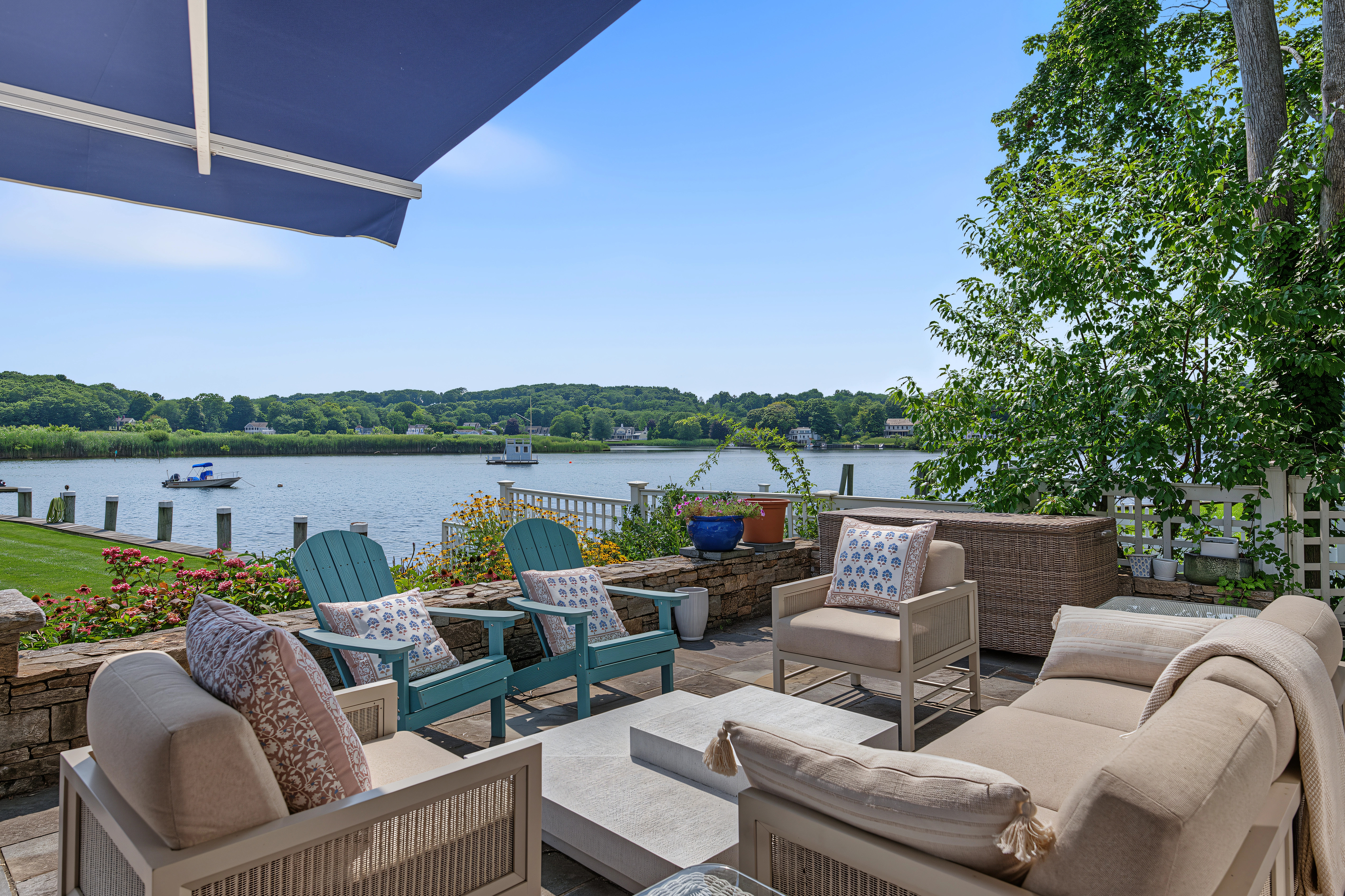  Essex Village Waterfront Offers One Level Living - 物件實景