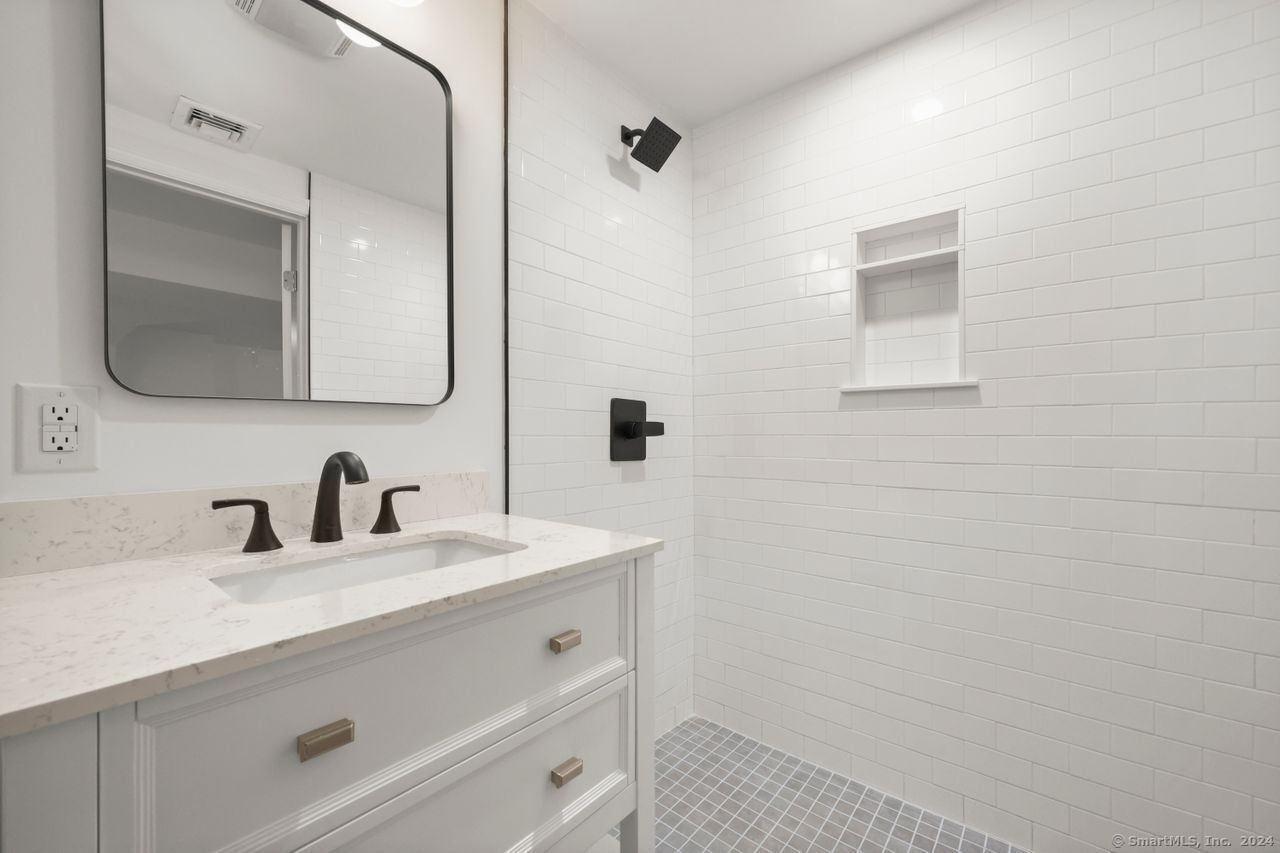 Milford, Connecticut, 06460, United States, 5 Bedrooms Bedrooms, ,3 BathroomsBathrooms,Residential,For Sale,1913239