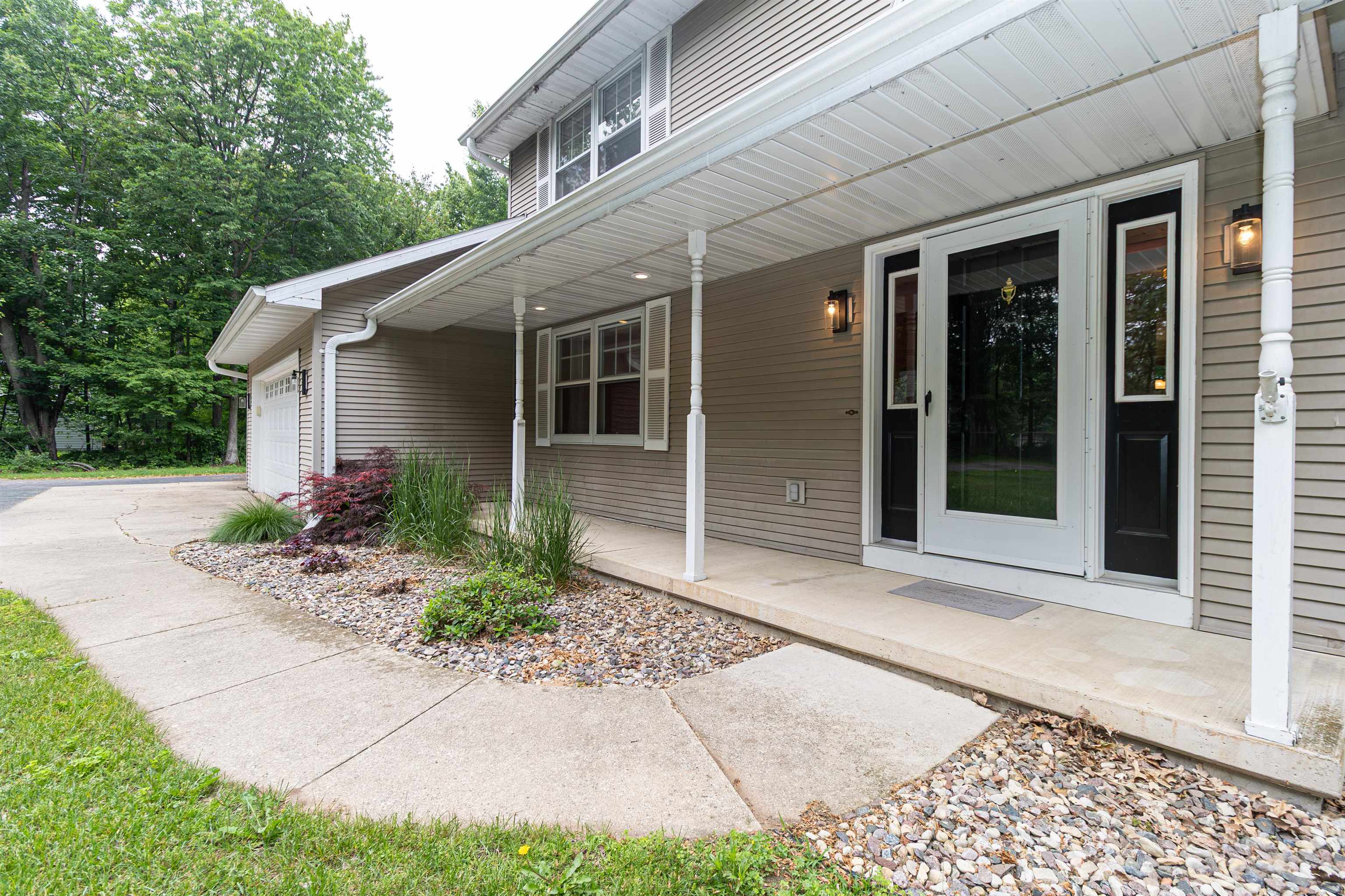 WAUPACA, Wisconsin, 54981, United States, 4 Bedrooms Bedrooms, ,3 BathroomsBathrooms,Residential,For Sale,1913222