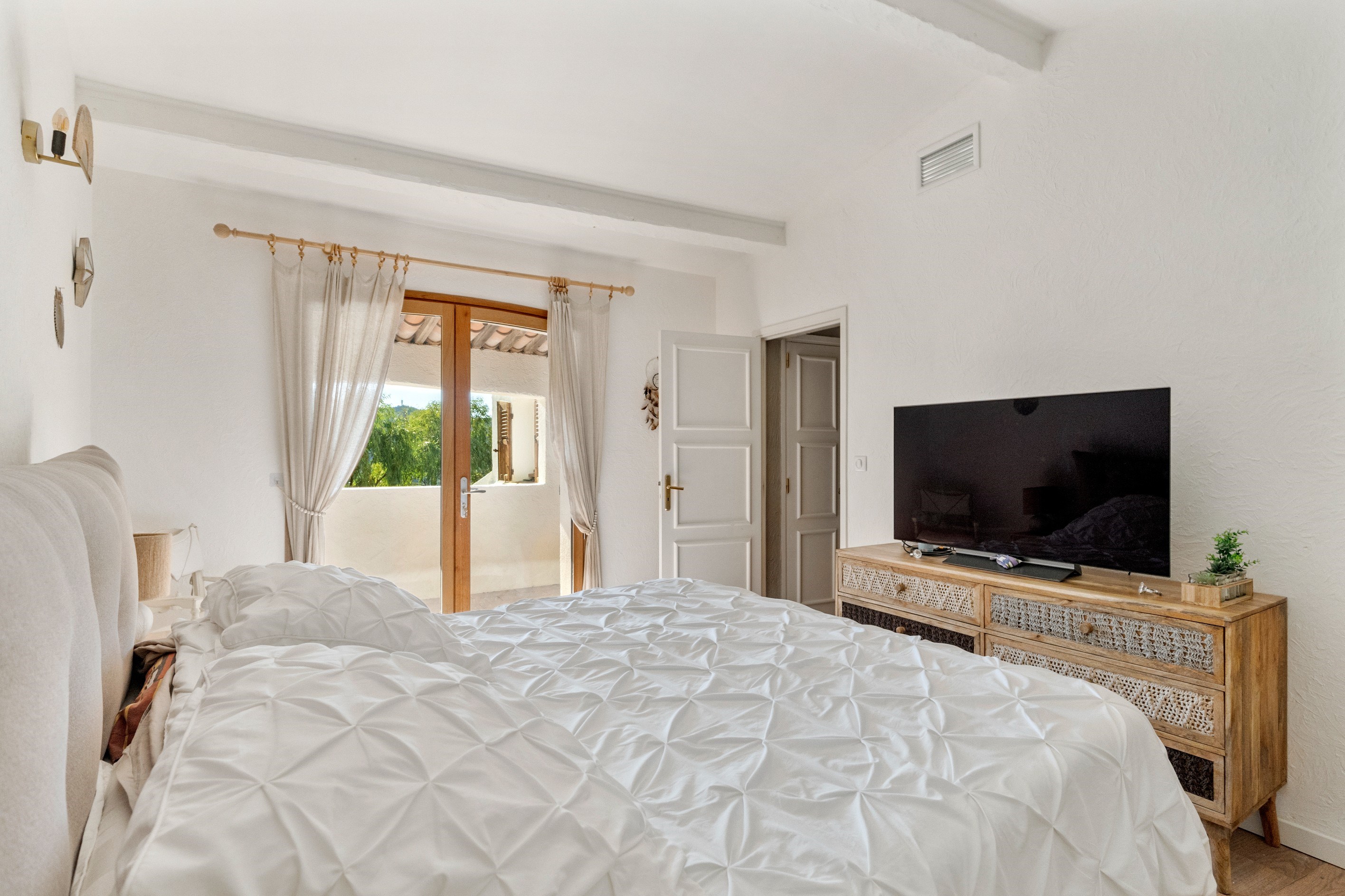 Contemporary Provençal villa for sale near Fréjus and Cannes – Secure estate wi… - 物件實景