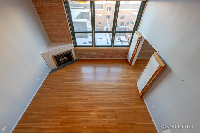 Chicago, Illinois, 60616, United States, 3 Bedrooms Bedrooms, ,2 BathroomsBathrooms,Residential,For Sale,1881294