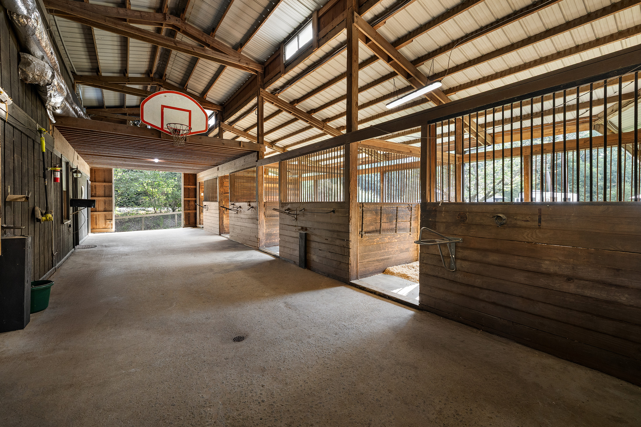  Rare Equestrian Facility with Prestigious Address - 物件實景
