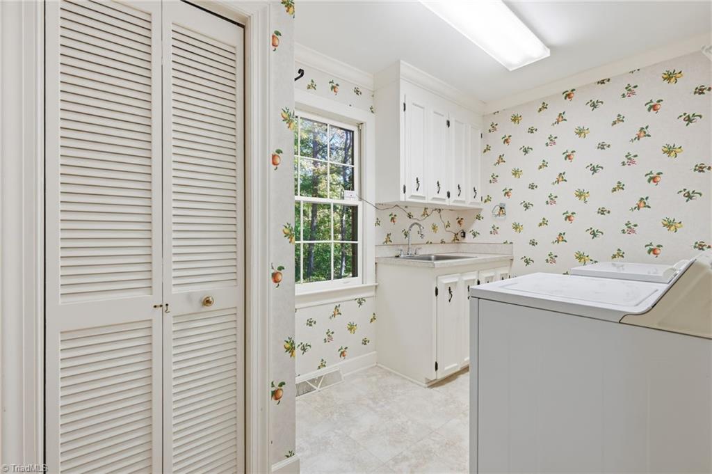 Winston-Salem, North Carolina, 27106, United States, 4 Bedrooms Bedrooms, ,3 BathroomsBathrooms,Residential,For Sale,1970256