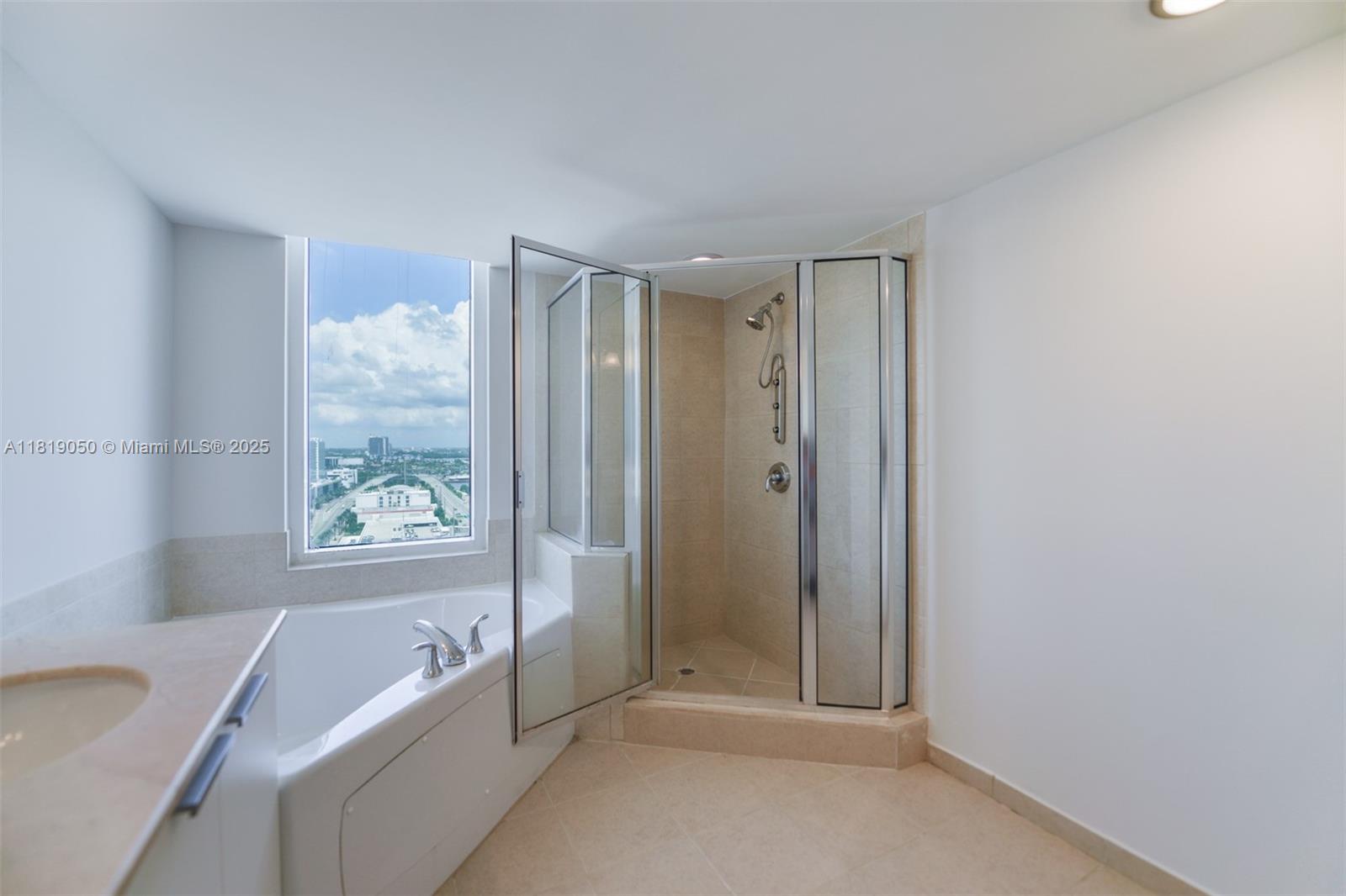 Sunny Isles Beach, Florida, 33160, United States, 2 Bedrooms Bedrooms, ,2 BathroomsBathrooms,Residential,For Sale,1991948