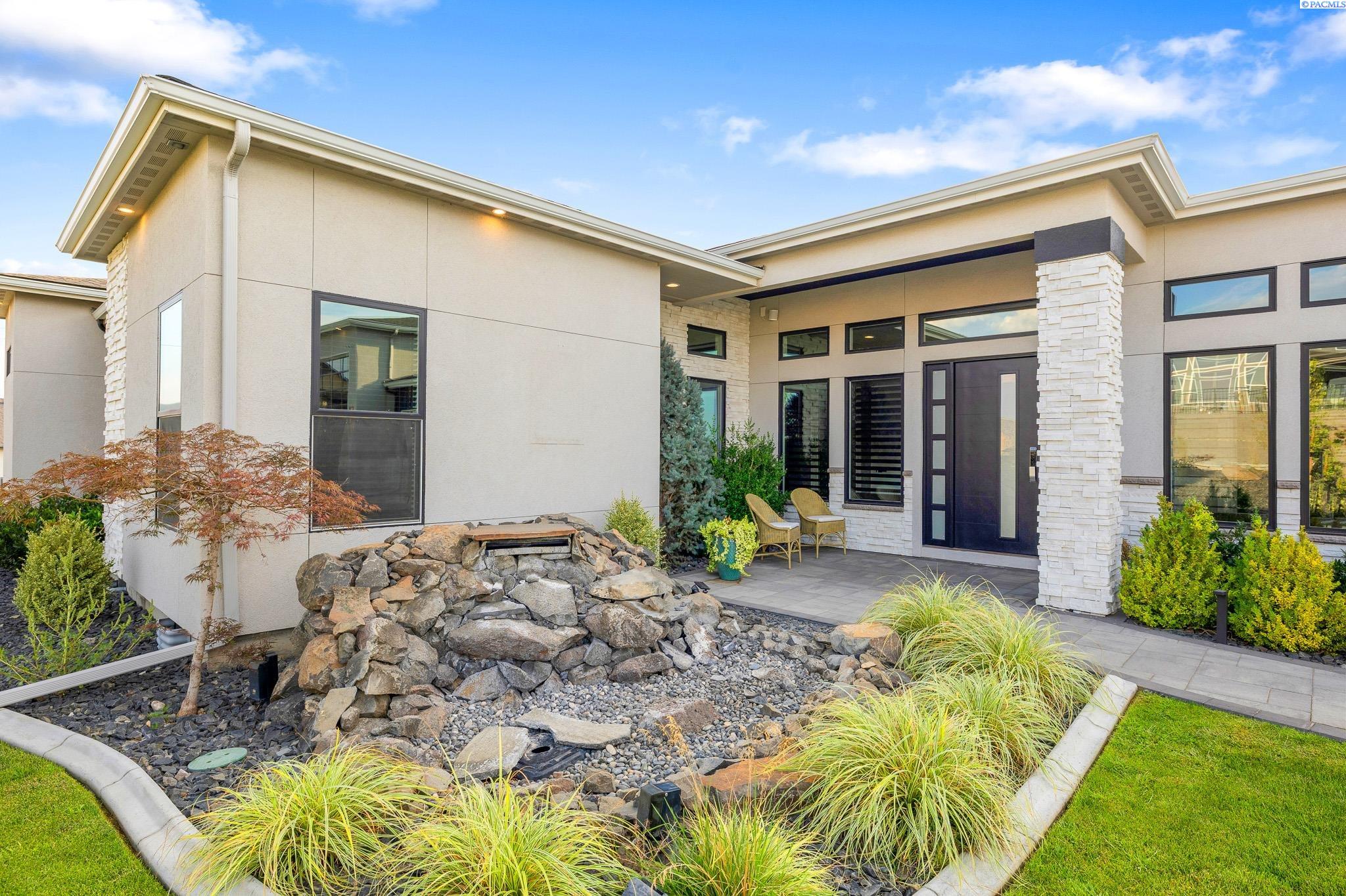 Richland, Washington, 99352, United States, 4 Bedrooms Bedrooms, ,4 BathroomsBathrooms,Residential,For Sale,1943884