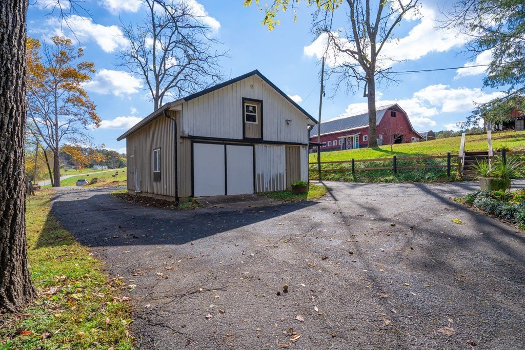 Brasstown, North Carolina, 28902, United States, 3 Bedrooms Bedrooms, ,3 BathroomsBathrooms,Residential,For Sale,1986118