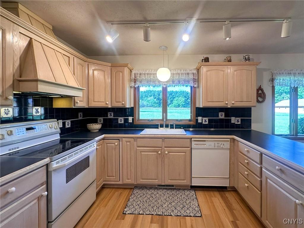 Oneida, New York, 13421, United States, 3 Bedrooms Bedrooms, ,2 BathroomsBathrooms,Residential,For Sale,1940517