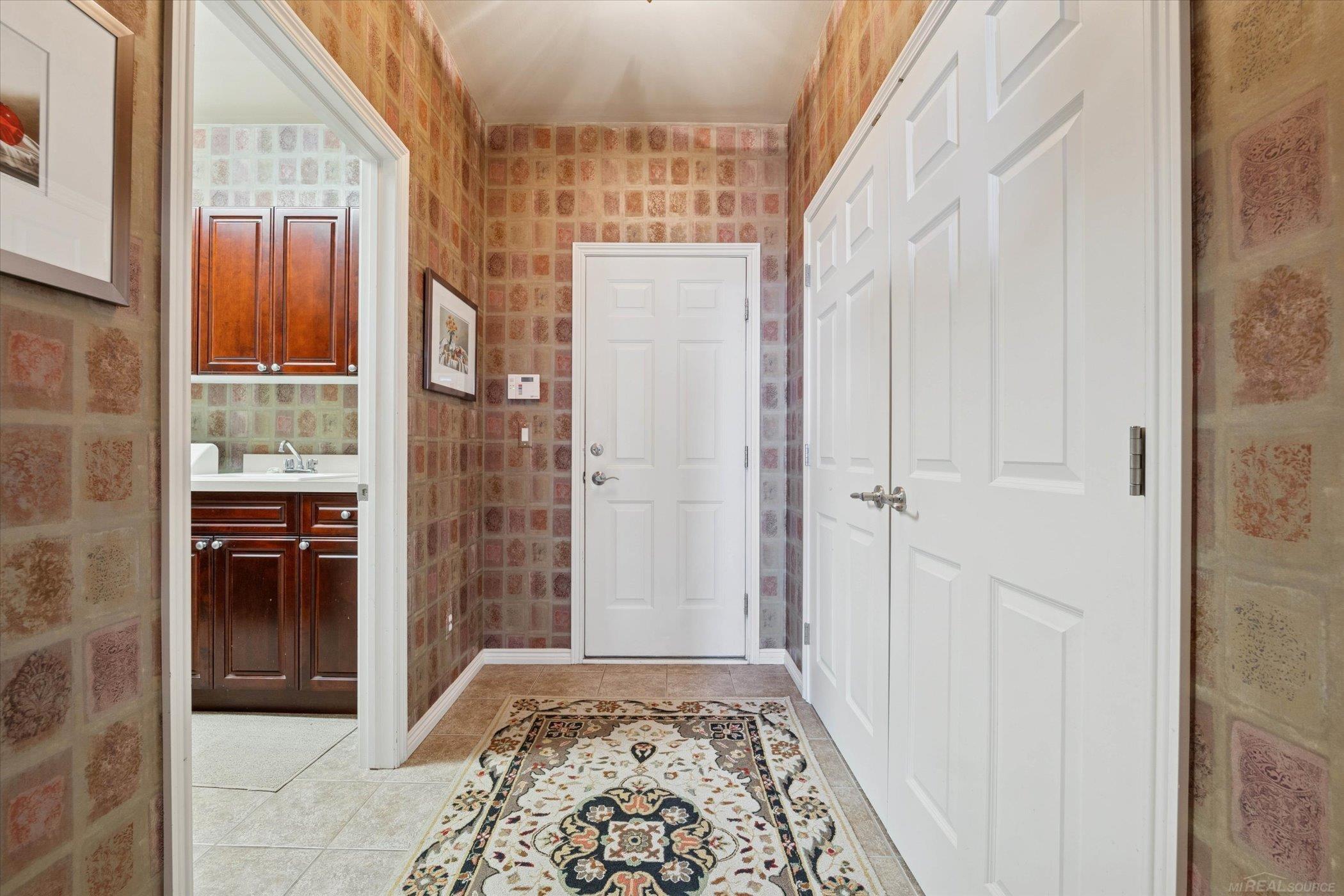 Oakland Twp, Michigan, 48306, United States, 2 Bedrooms Bedrooms, ,4 BathroomsBathrooms,Residential,For Sale,1984320