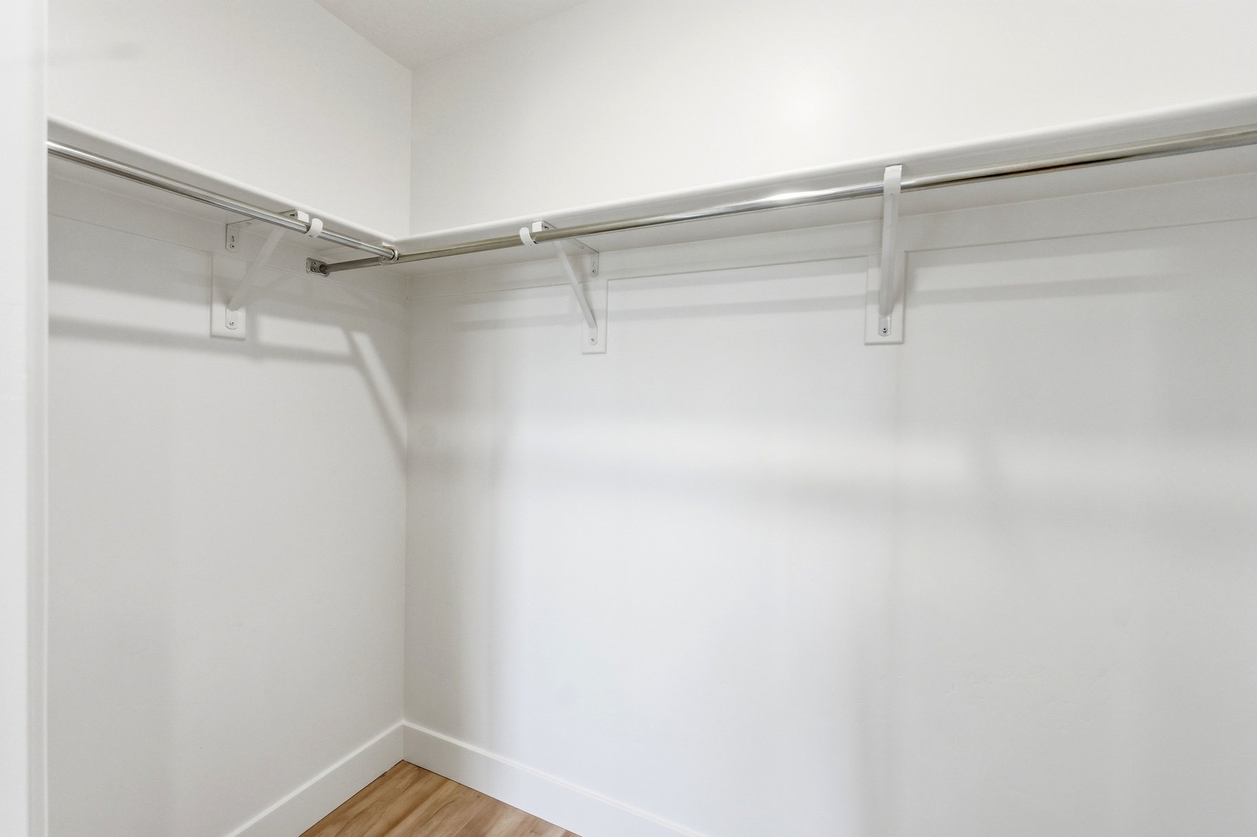  Brand New Condo, Walking Distance to the U - 物件實景