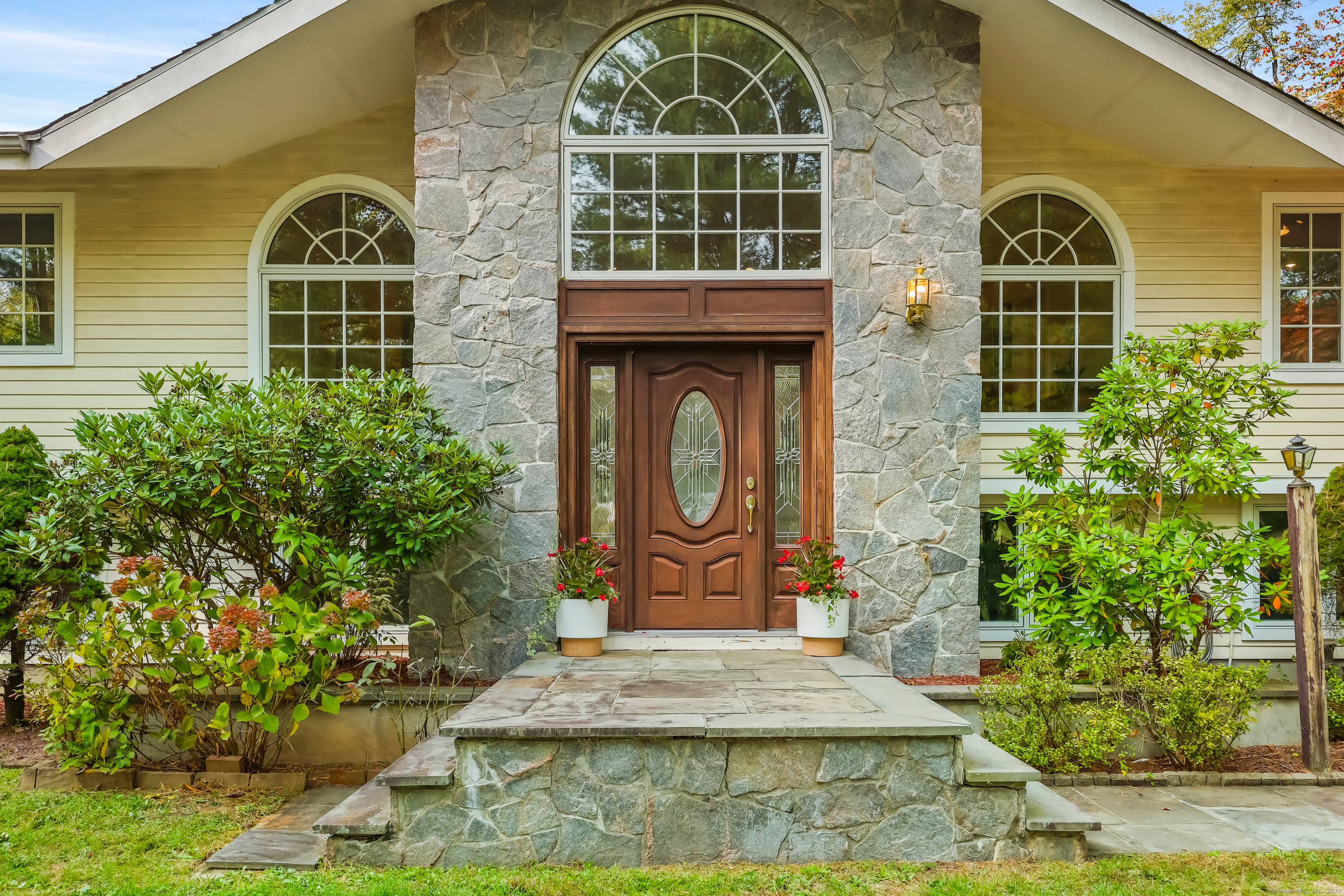 Fairfield, Connecticut, 06880, United States, 3 Bedrooms Bedrooms, ,3 BathroomsBathrooms,Residential,For Sale,1992139