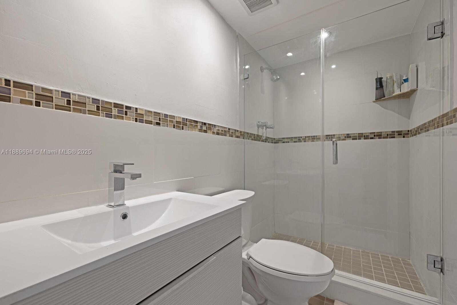 Miami, Florida, 33173, United States, 2 Bedrooms Bedrooms, ,3 BathroomsBathrooms,Residential,For Sale,1970531