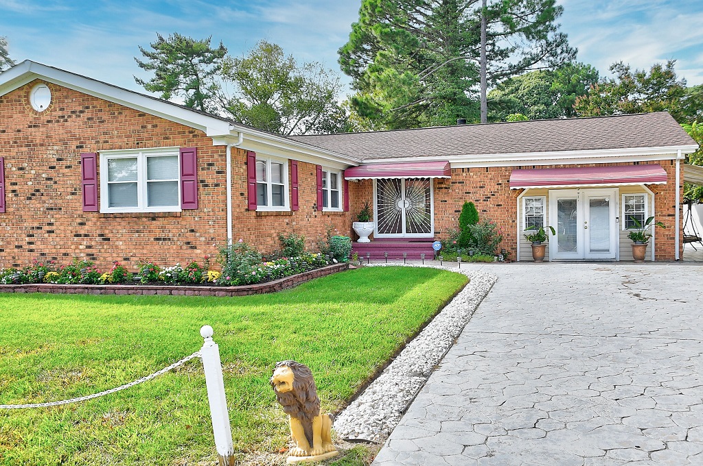 Norfolk, Virginia, 23502, United States, 4 Bedrooms Bedrooms, ,4 BathroomsBathrooms,Residential,For Sale,1974542