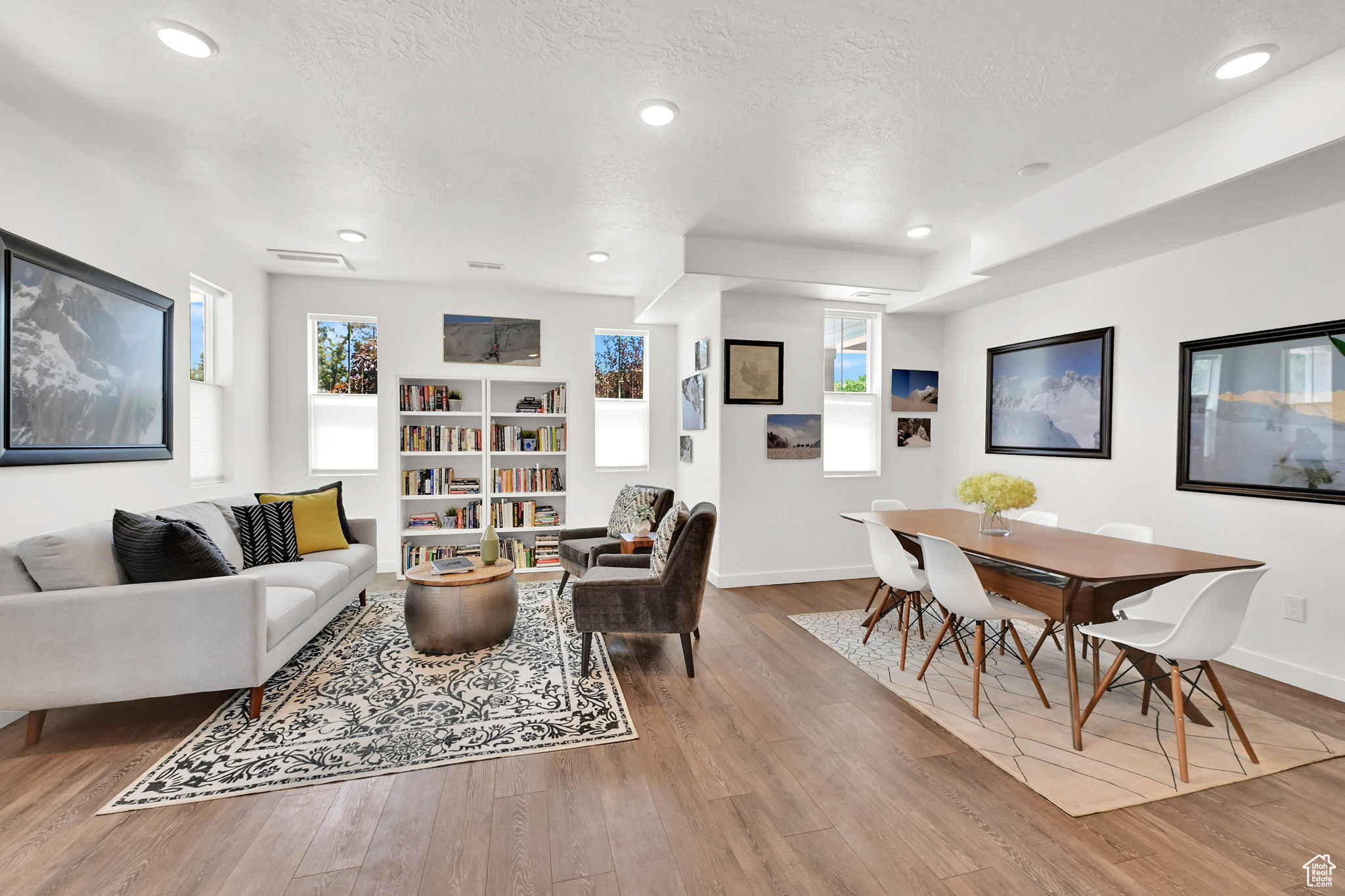 Sandy, Utah, 84070, United States, 3 Bedrooms Bedrooms, ,3 BathroomsBathrooms,Residential,For Sale,1895888