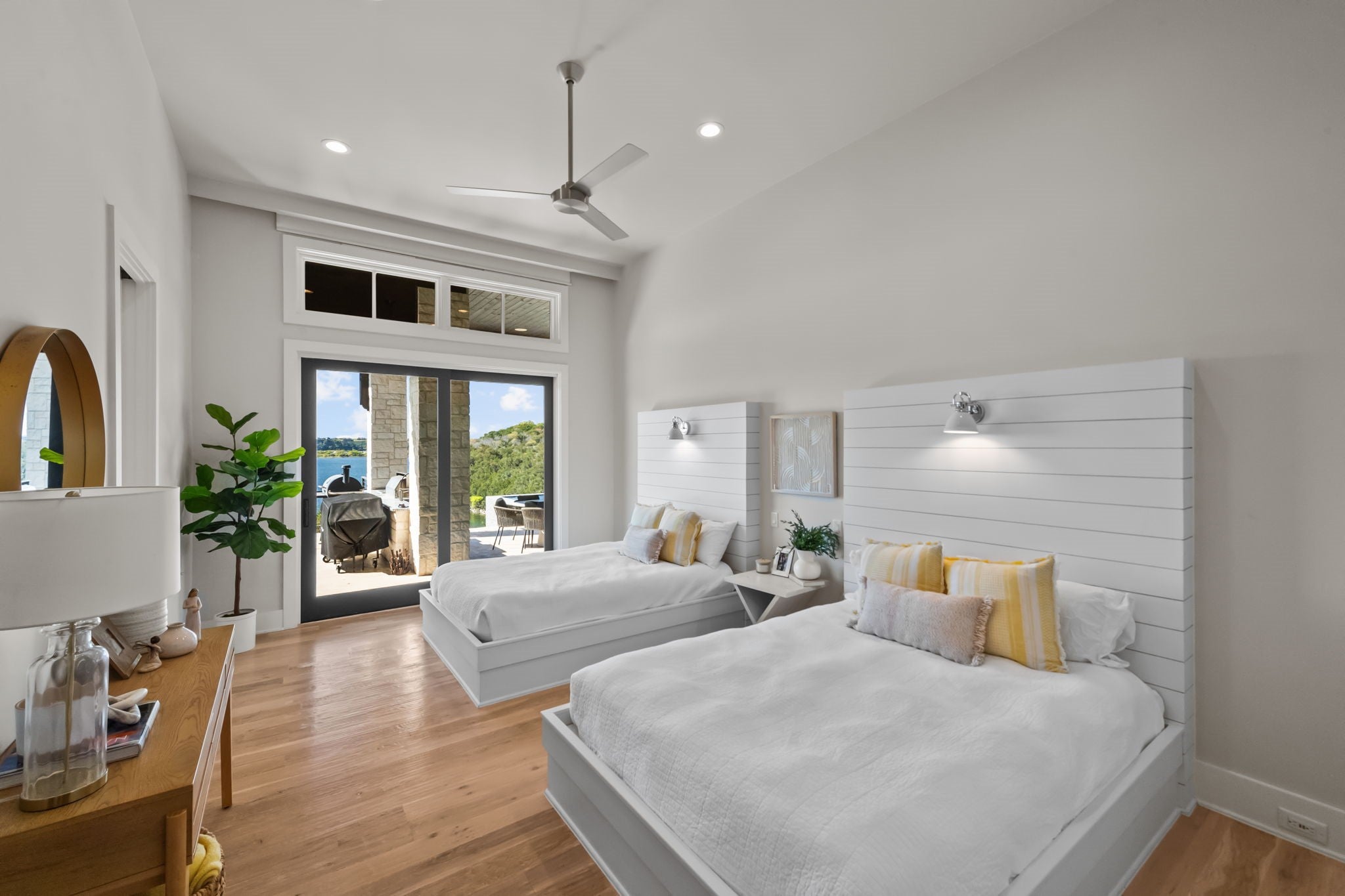 Graford, Texas, 76449, United States, 5 Bedrooms Bedrooms, ,7 BathroomsBathrooms,Residential,For Sale,1987325