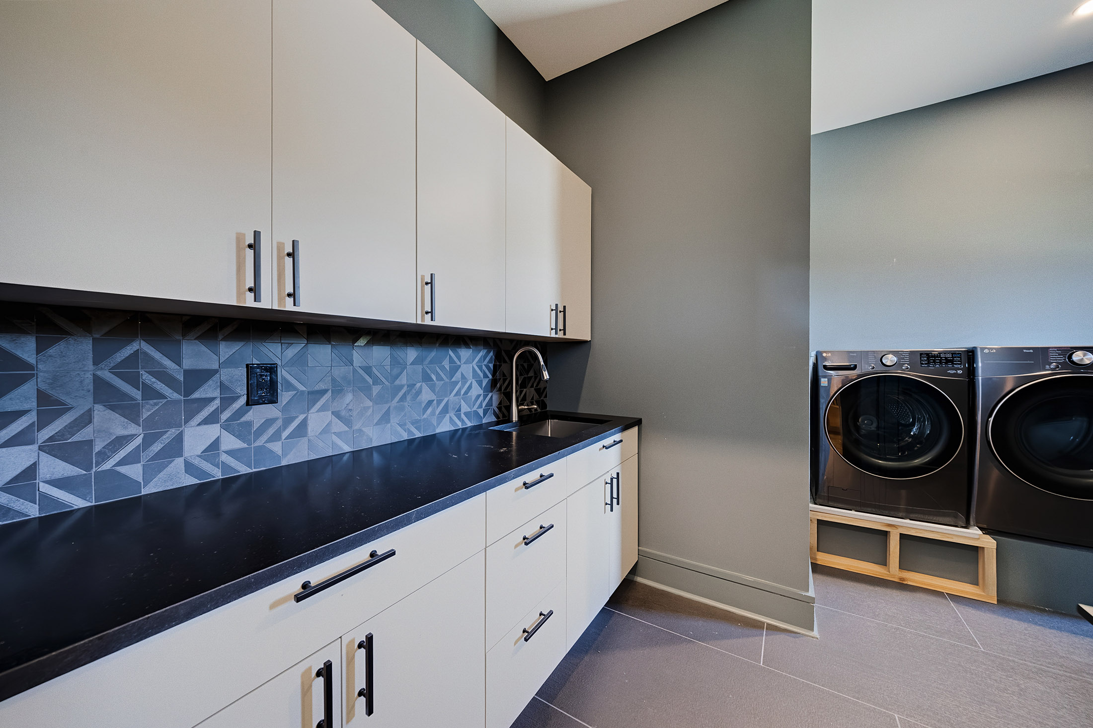  Striking Contemporary Design and Thoughtful Craftsmanship - 物件實景