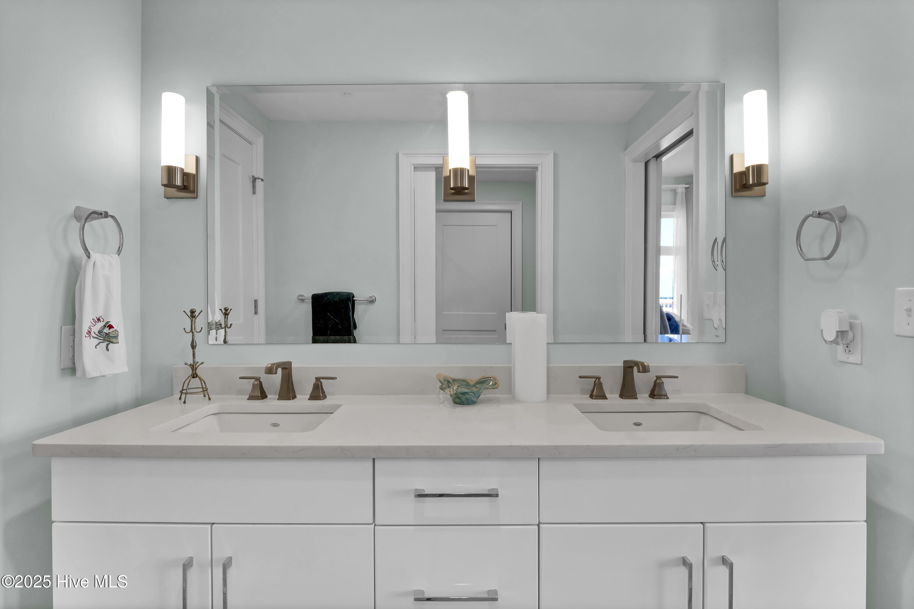 Wilmington, North Carolina, 28401, United States, 1 Bedroom Bedrooms, ,2 BathroomsBathrooms,Residential,For Sale,1705504