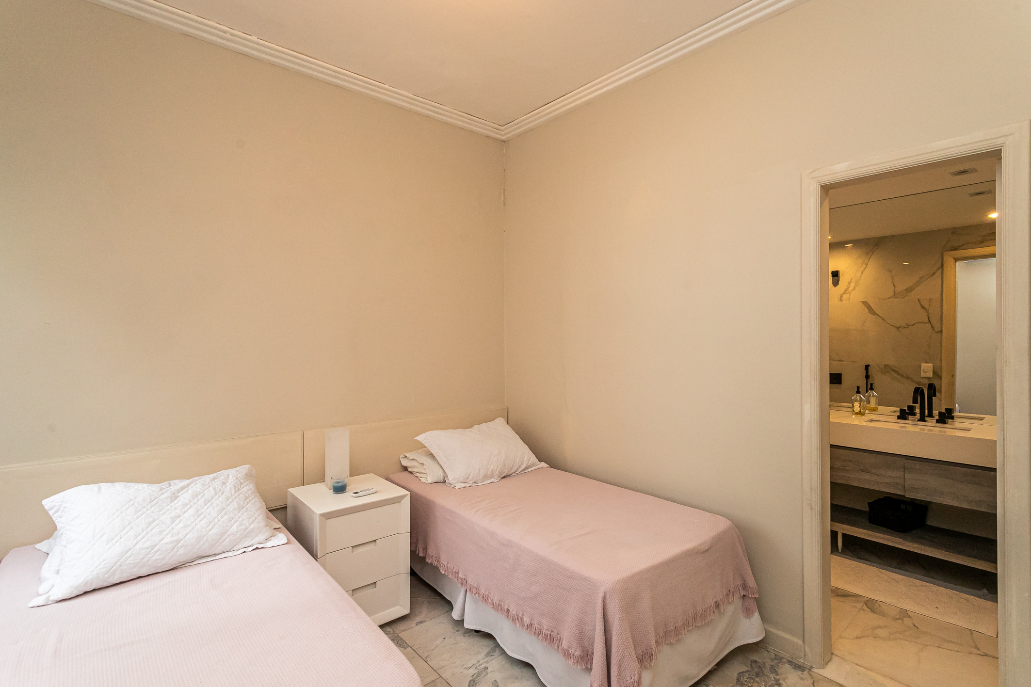  Linear apartment with breathtaking ocean views in prime Ipanema location - 物件實景