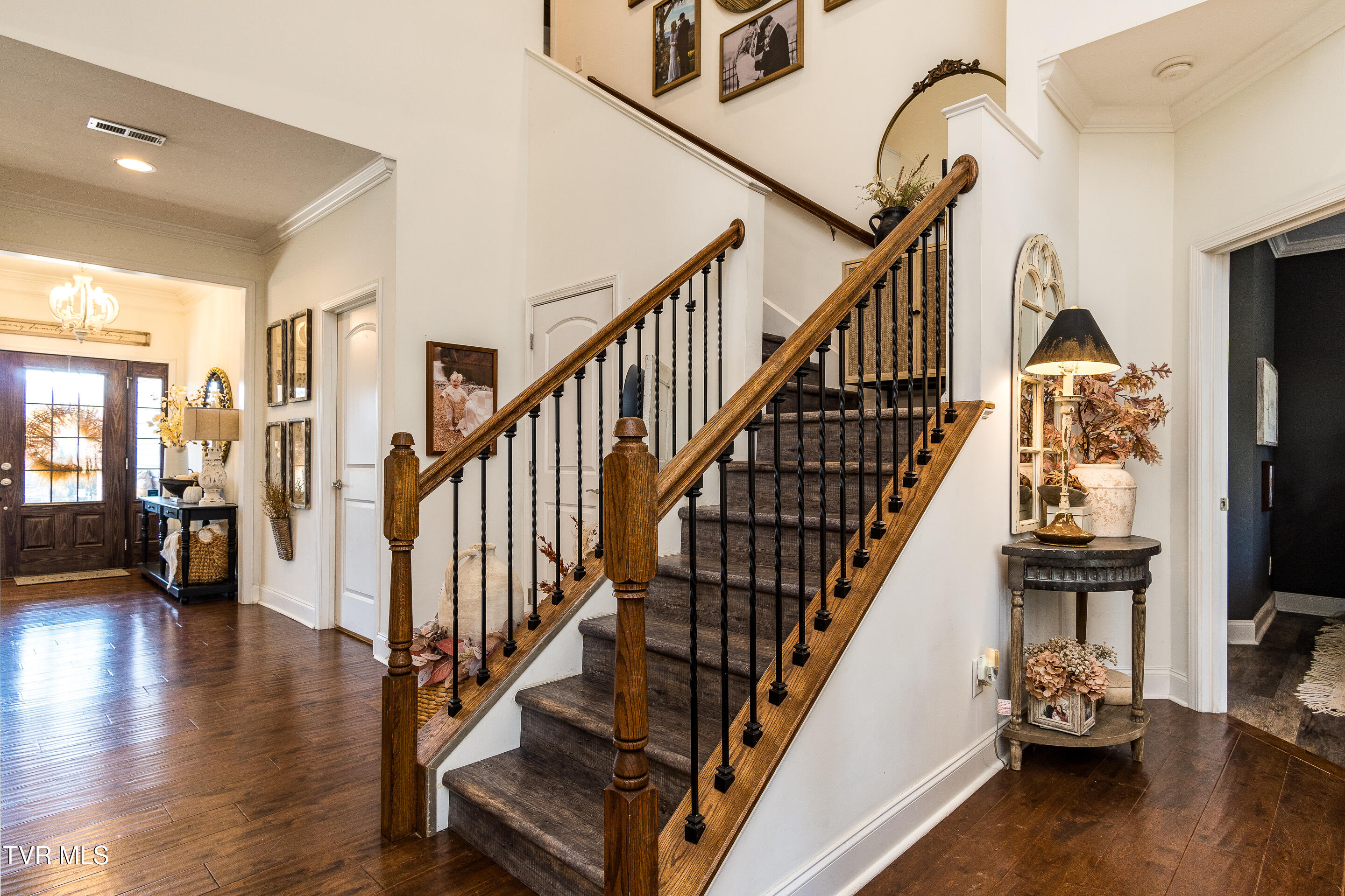 Piney Flats, Tennessee, 37686, United States, 4 Bedrooms Bedrooms, ,4 BathroomsBathrooms,Residential,For Sale,2005173