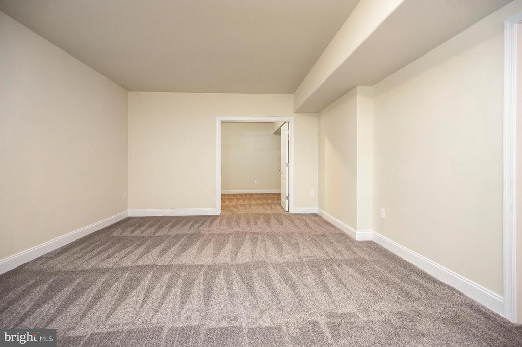 Stafford, Virginia, 22554, United States, 5 Bedrooms Bedrooms, ,5 BathroomsBathrooms,Residential,For Sale,2047982
