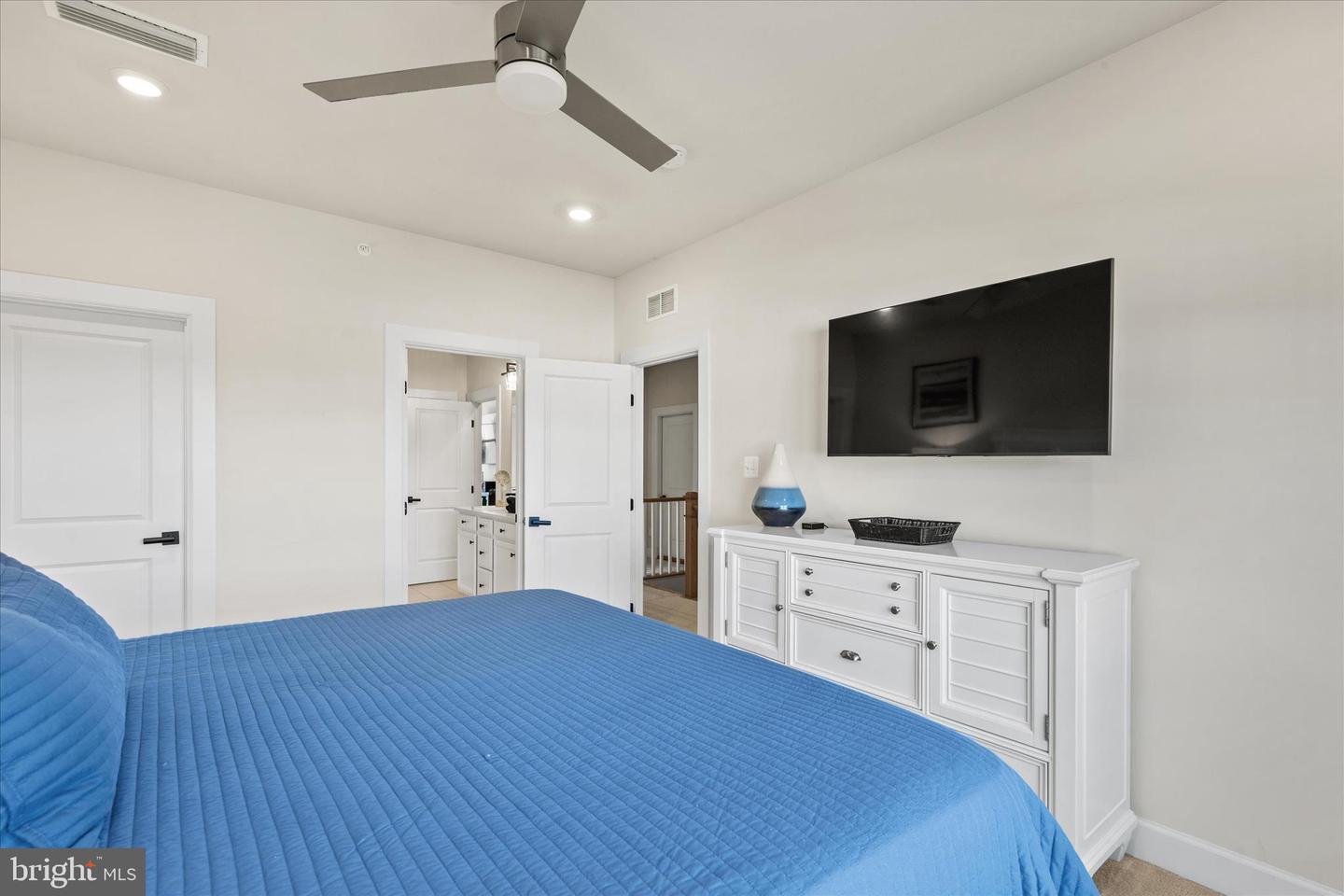 Berlin, Maryland, 21811, United States, 5 Bedrooms Bedrooms, ,4 BathroomsBathrooms,Residential,For Sale,1989737