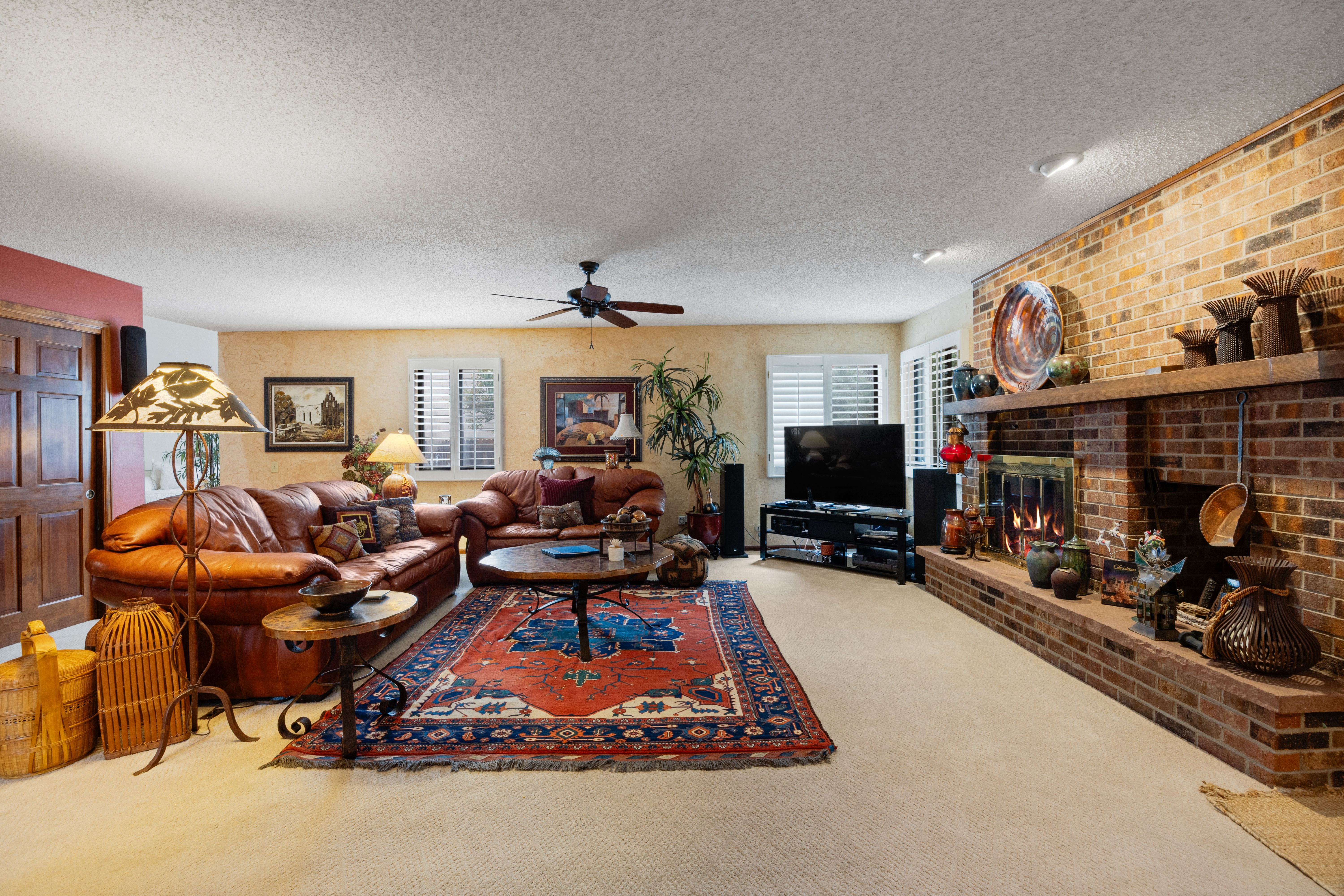  Updated Home with Private Yard & Equity Potential - 物件實景