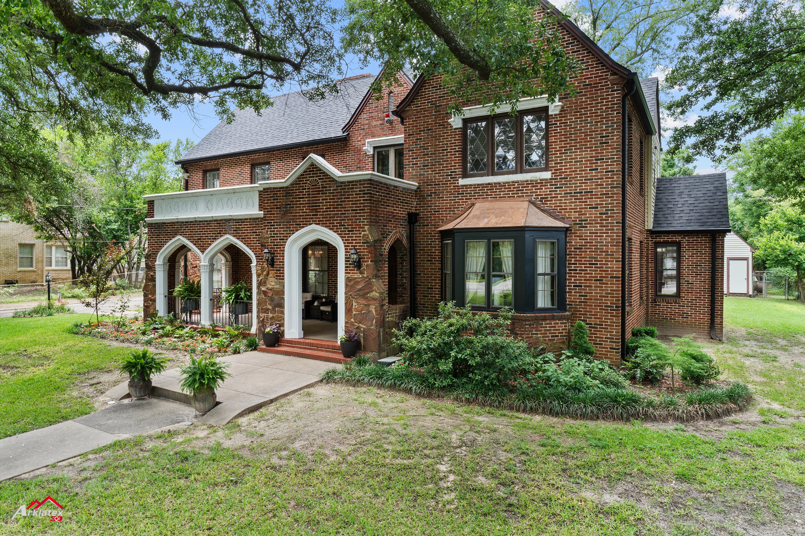 Henderson, Texas, 75654, United States, 3 Bedrooms Bedrooms, ,5 BathroomsBathrooms,Residential,For Sale,1930461