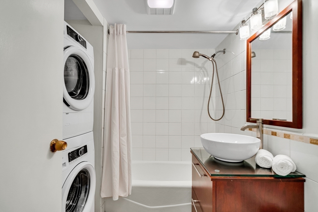 Watertown, Massachusetts, 02472, United States, 2 Bedrooms Bedrooms, ,1 BathroomBathrooms,Residential,For Sale,1865880