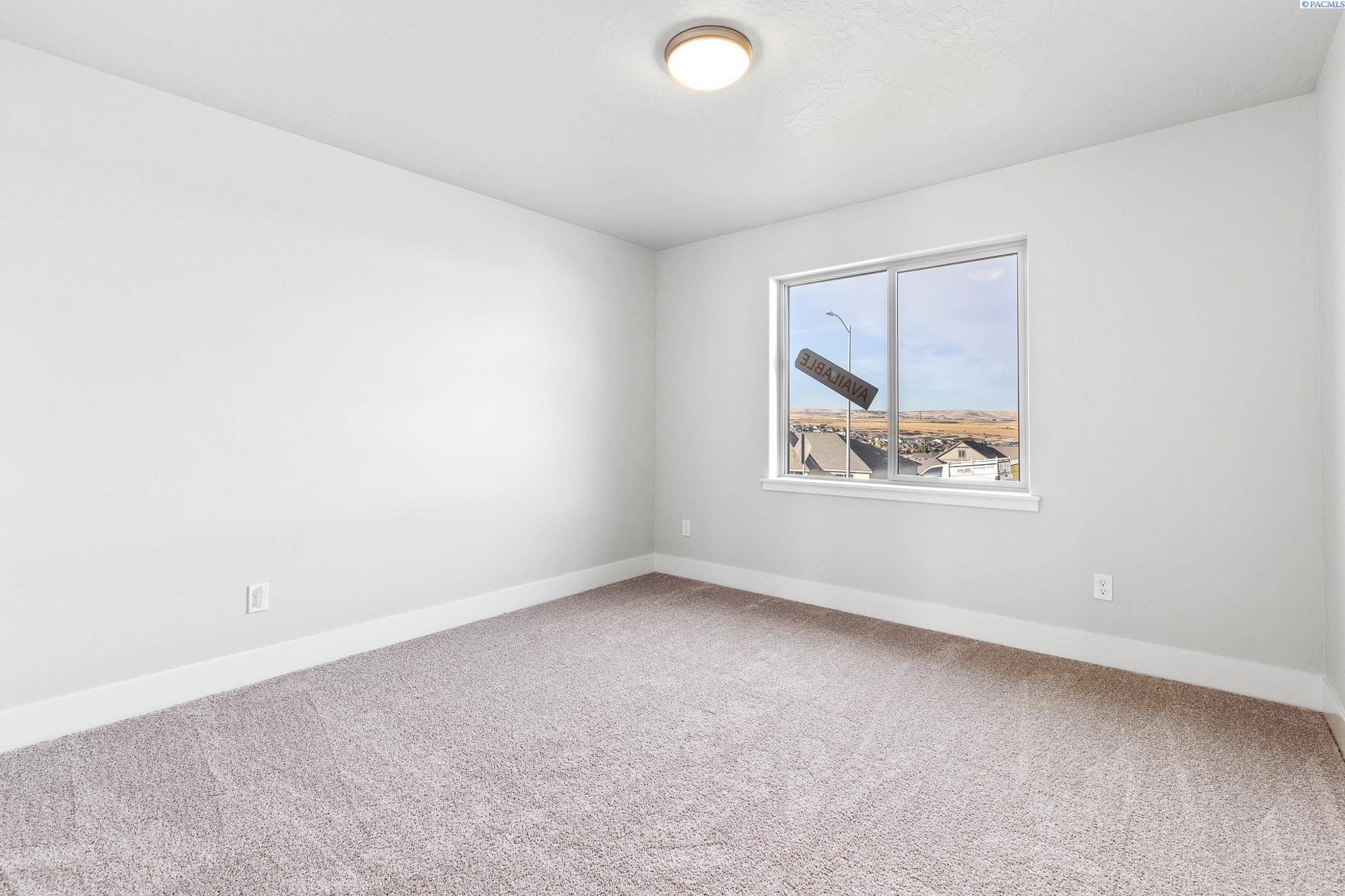 Kennewick, Washington, 99338, United States, 3 Bedrooms Bedrooms, ,1 BathroomBathrooms,Residential,For Sale,1969367