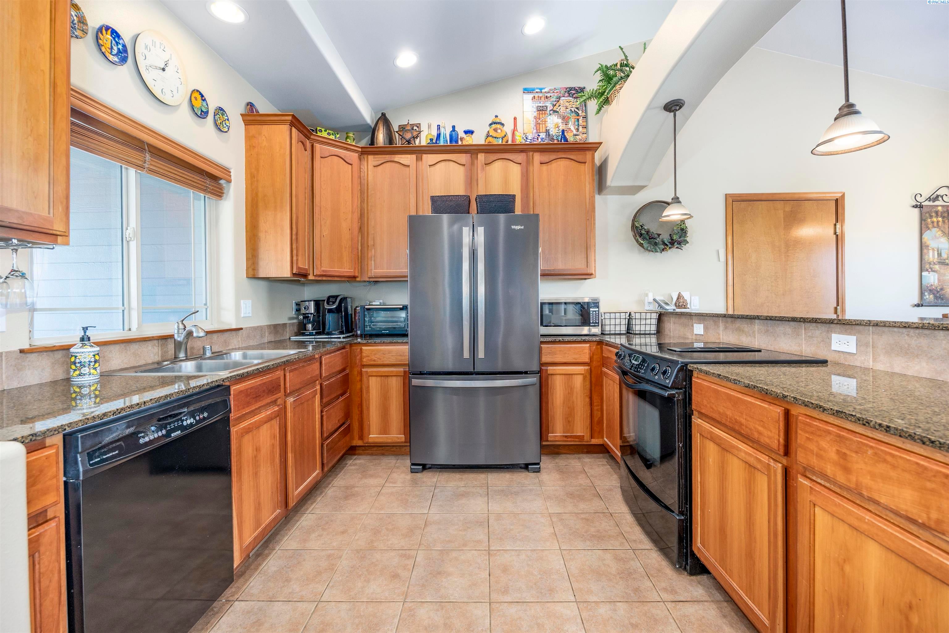 Kennewick, Washington, 99337, United States, 4 Bedrooms Bedrooms, ,3 BathroomsBathrooms,Residential,For Sale,1860973
