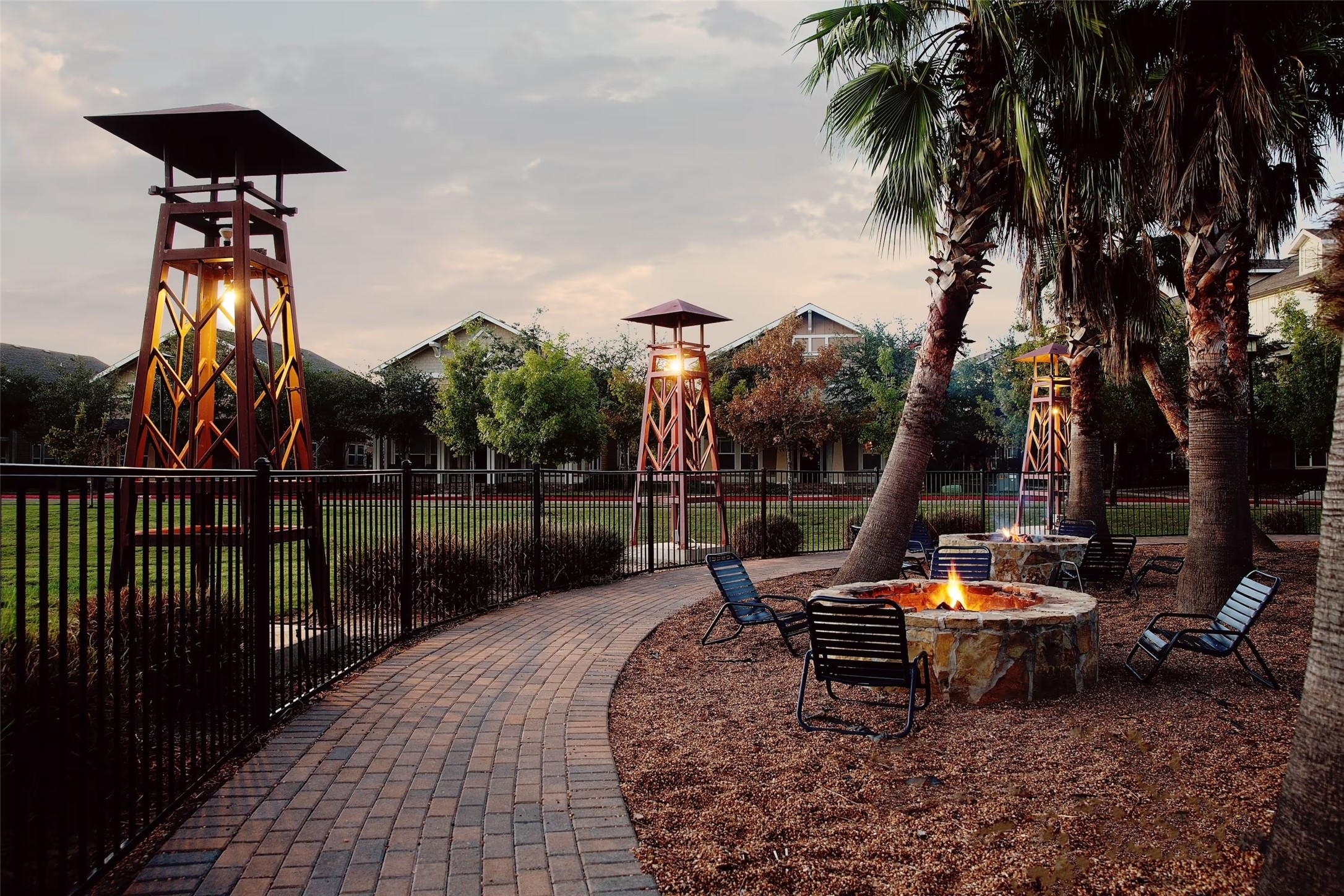  1725 Harvey Mitchell Parkway S #1814 - 物件實景