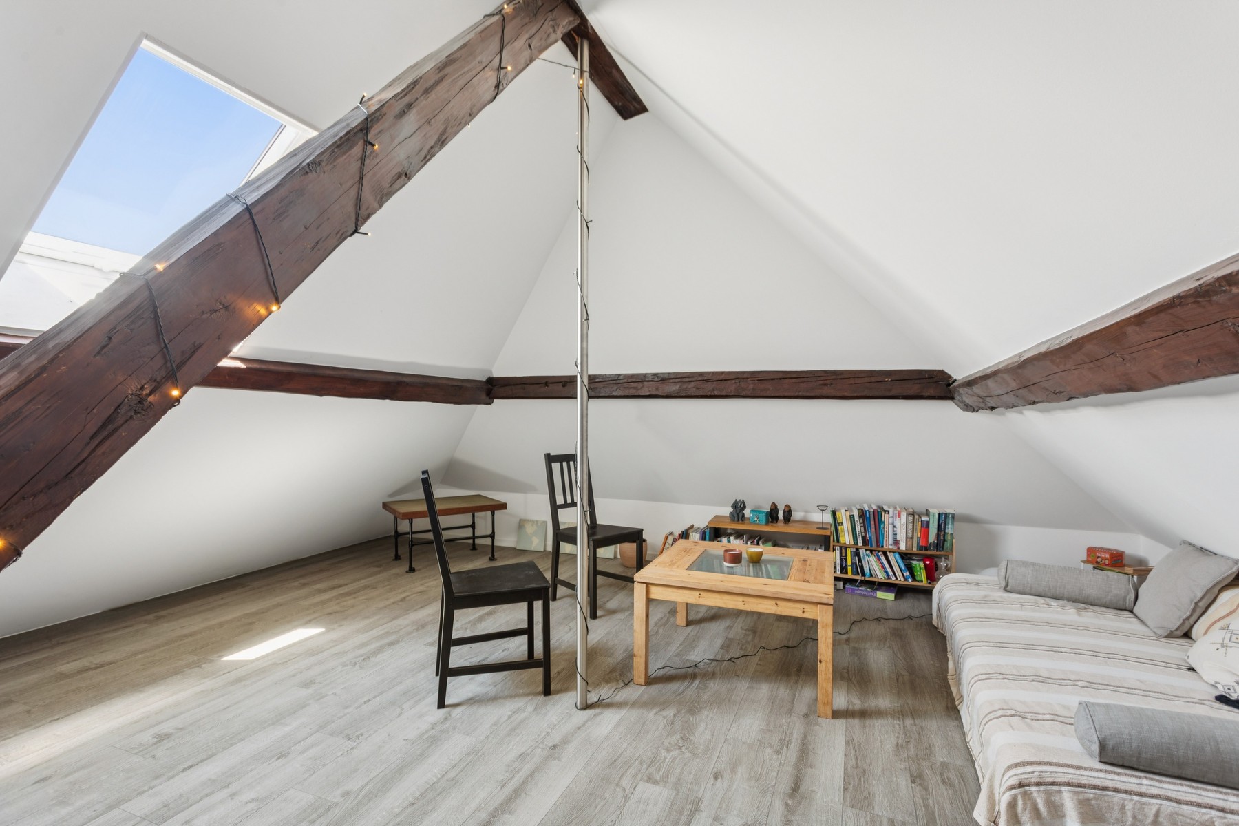  Spacious rooms that inspire, charming character, a home ready to move into - 物件實景