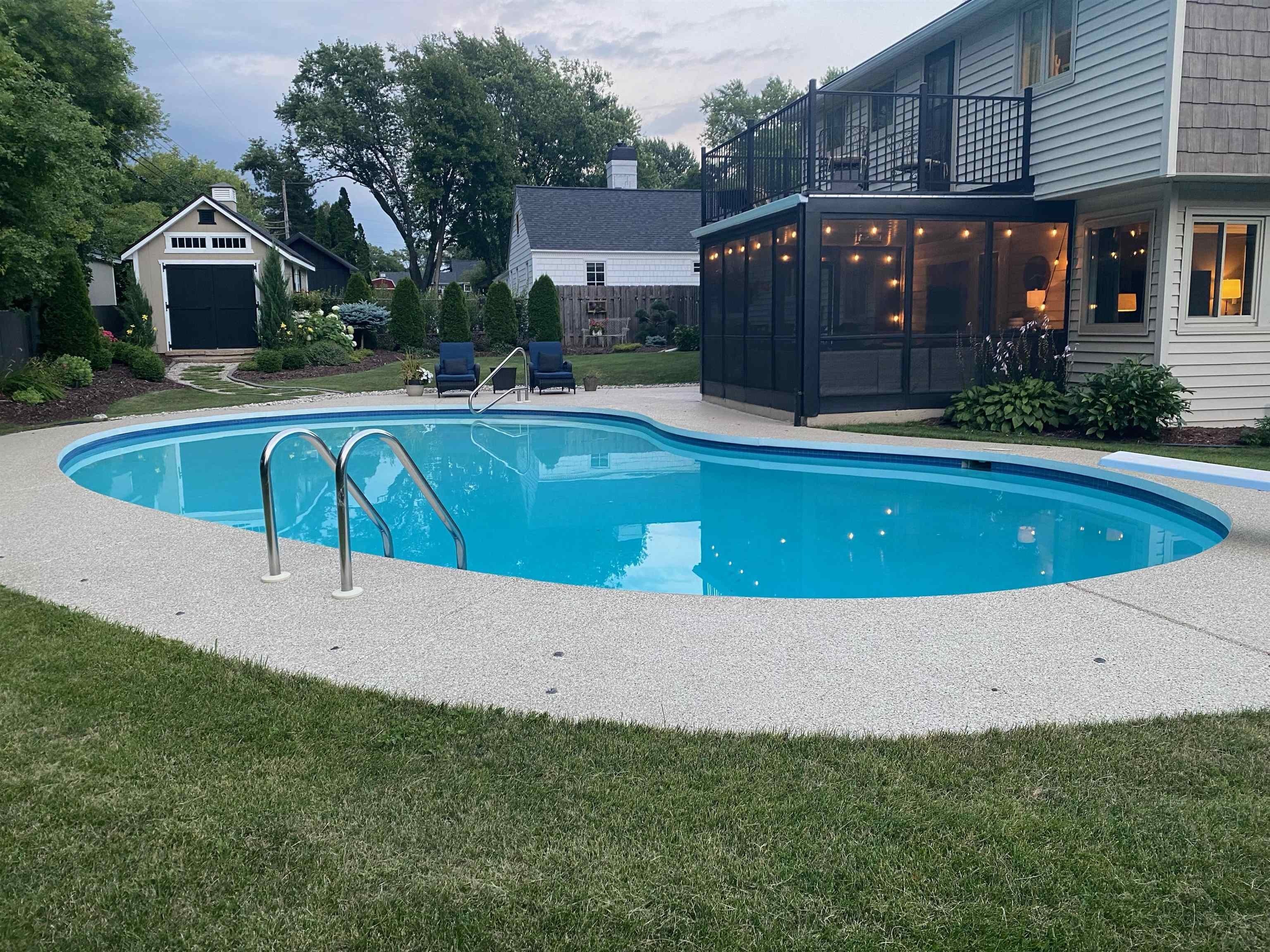 GREEN BAY, Wisconsin, 54301, United States, 4 Bedrooms Bedrooms, ,3 BathroomsBathrooms,Residential,For Sale,2048088