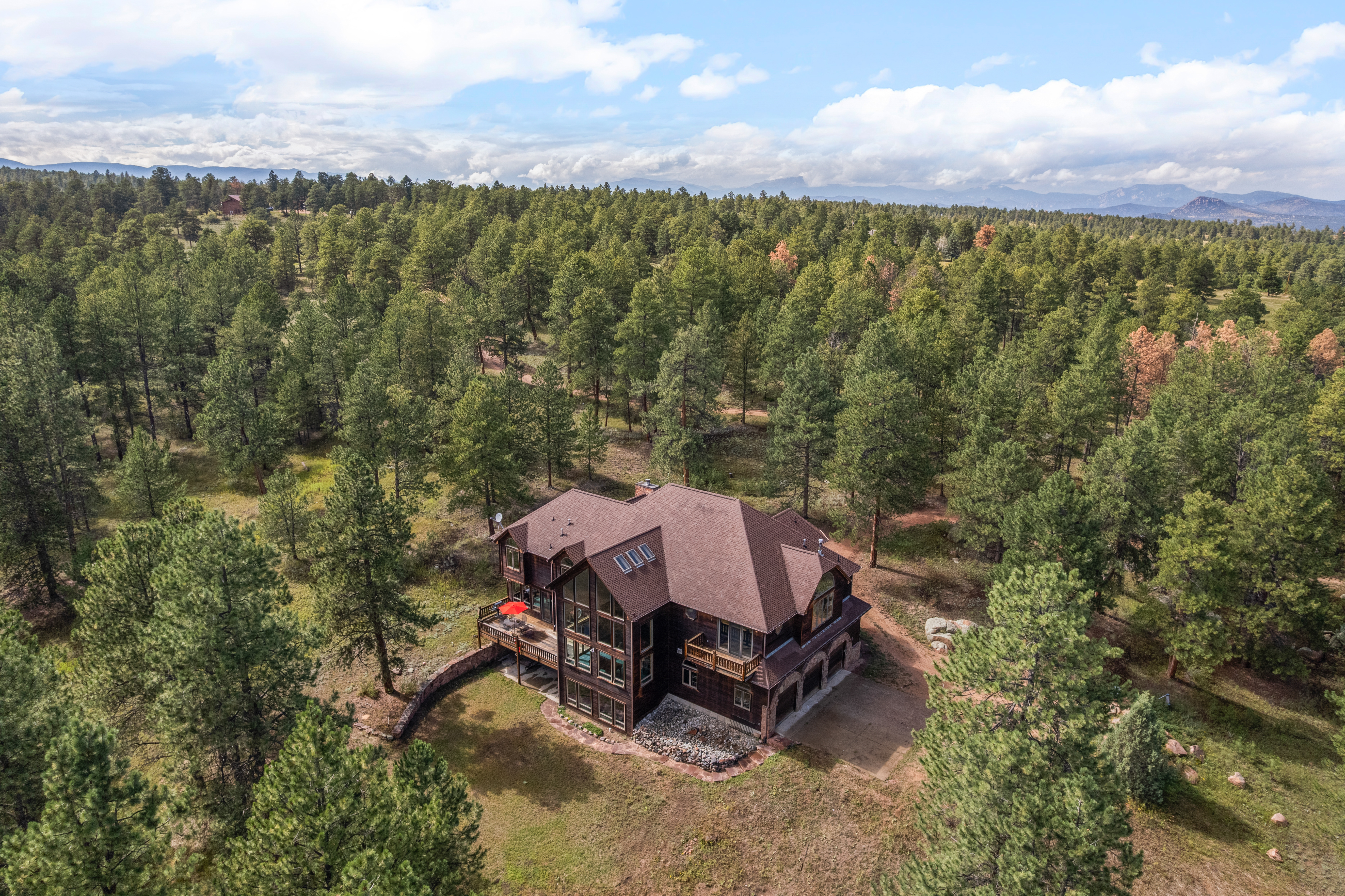  Perfect Blend of Space and Colorado Living That Backs to Pike National Forest - 物件實景