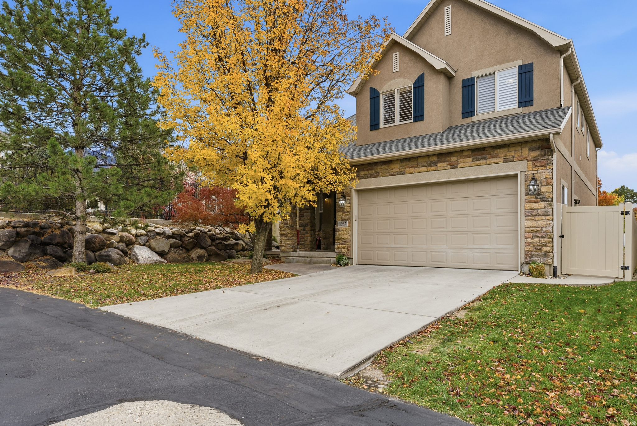 Sandy, Utah, 84092, United States, 4 Bedrooms Bedrooms, ,3 BathroomsBathrooms,Residential,For Sale,1992132