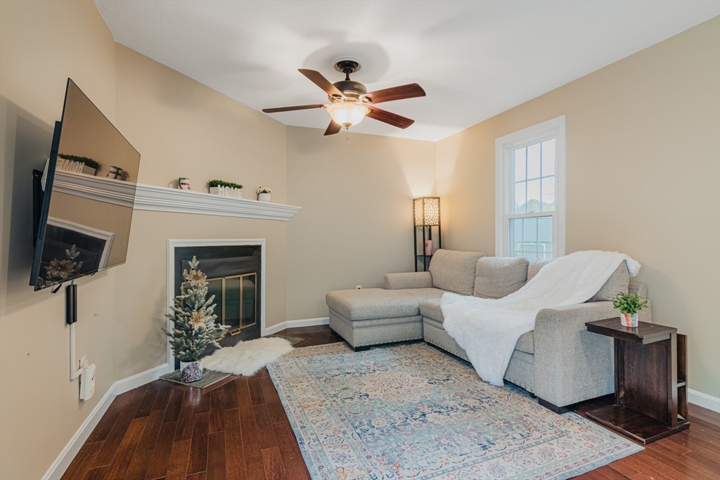 Shrewsbury, Massachusetts, 01545, United States, 2 Bedrooms Bedrooms, ,3 BathroomsBathrooms,Residential,For Sale,1987011