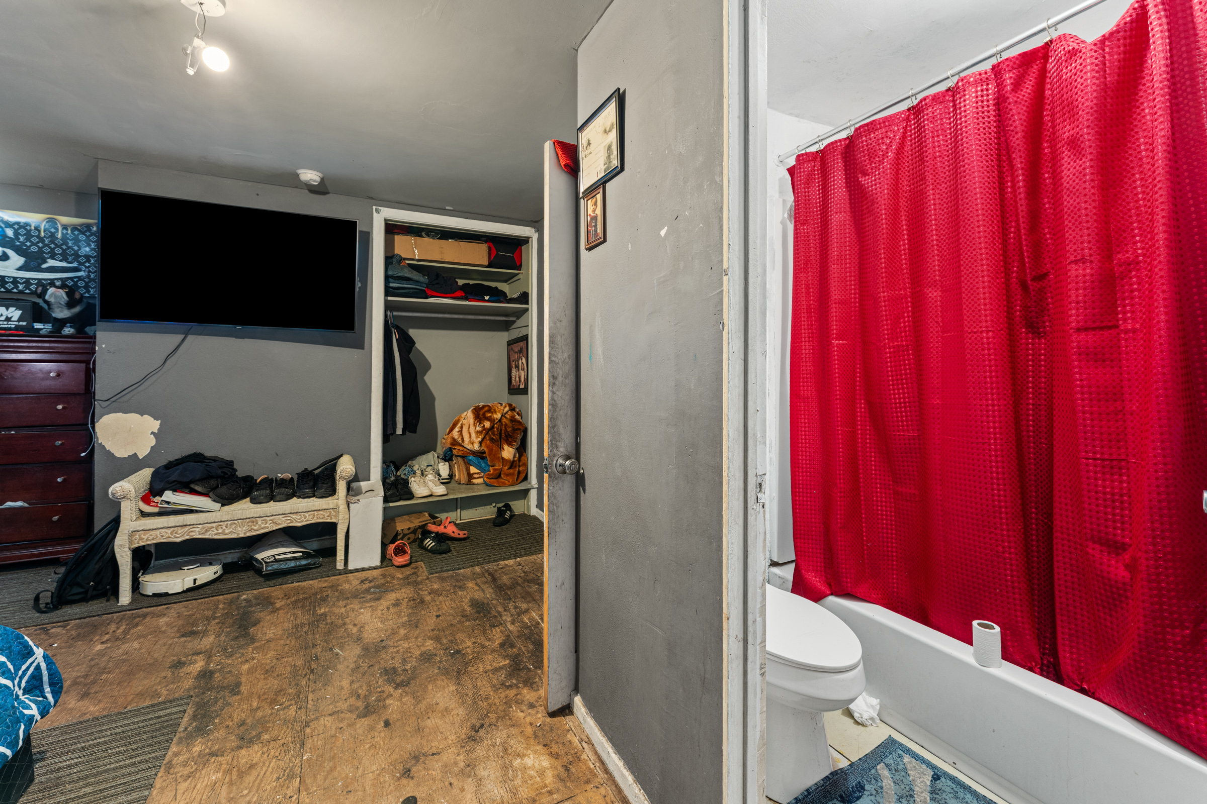 Fontana, California, 92336, United States, 7 Bedrooms Bedrooms, ,4 BathroomsBathrooms,Residential,For Sale,1988528